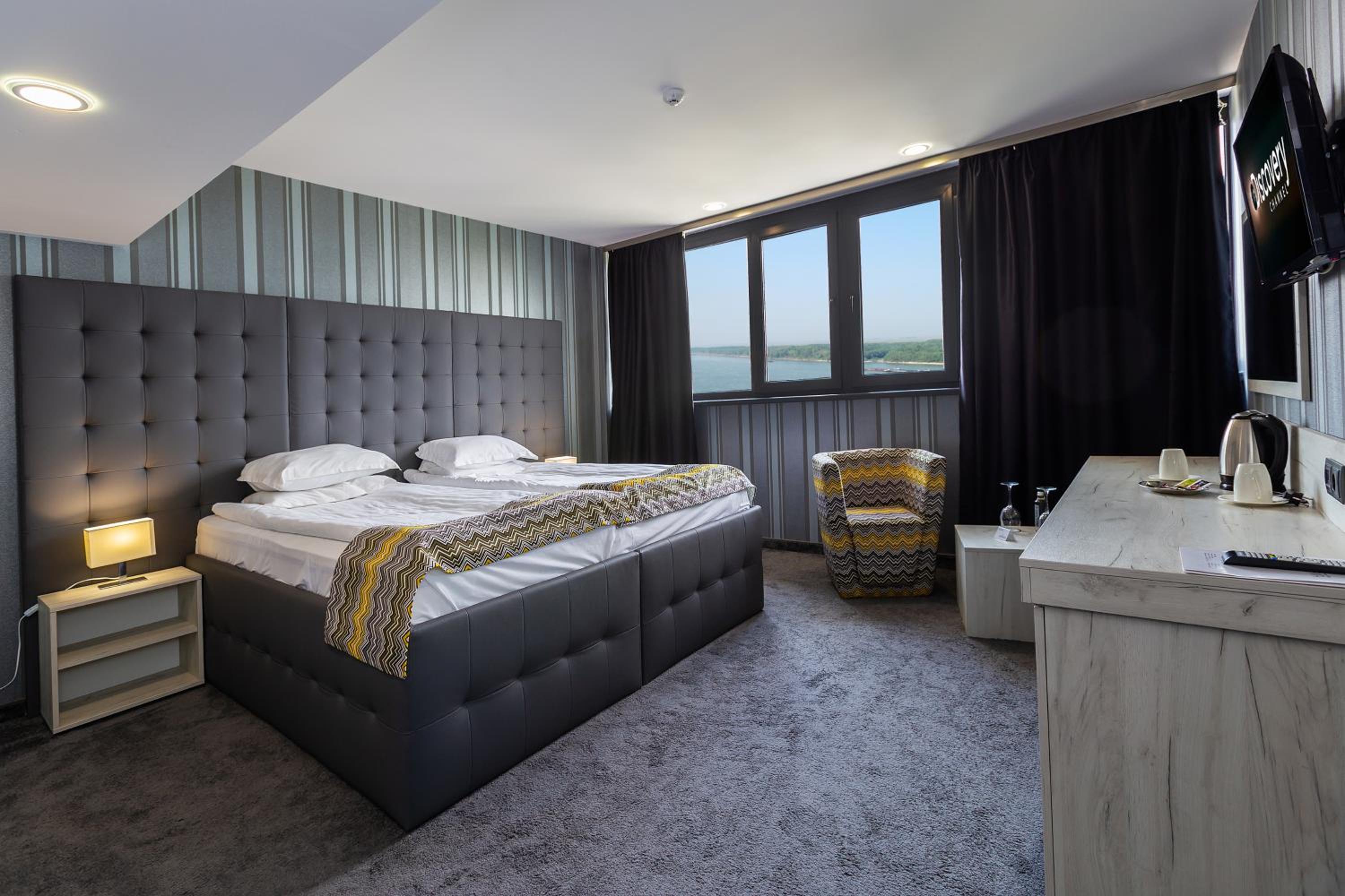 Deluxe Double or Twin Room with River View and Free Parking photo 3