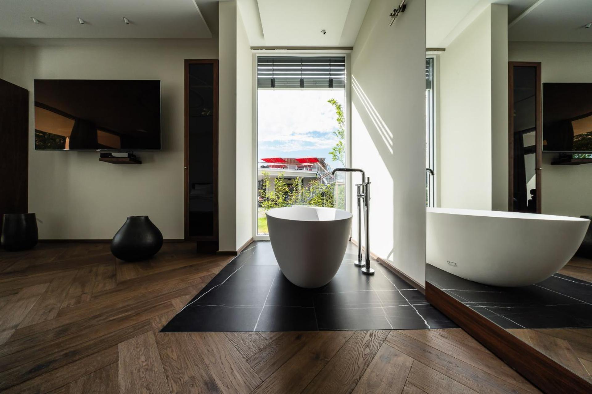 Junior Suite with Lake View - Photo 4