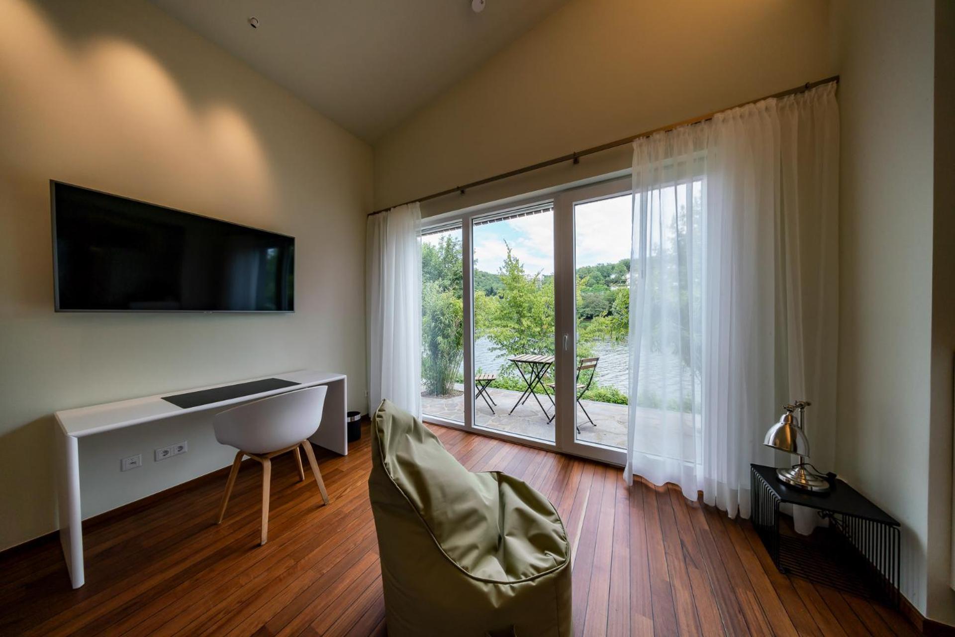 Double Room with Lake View - Photo 1