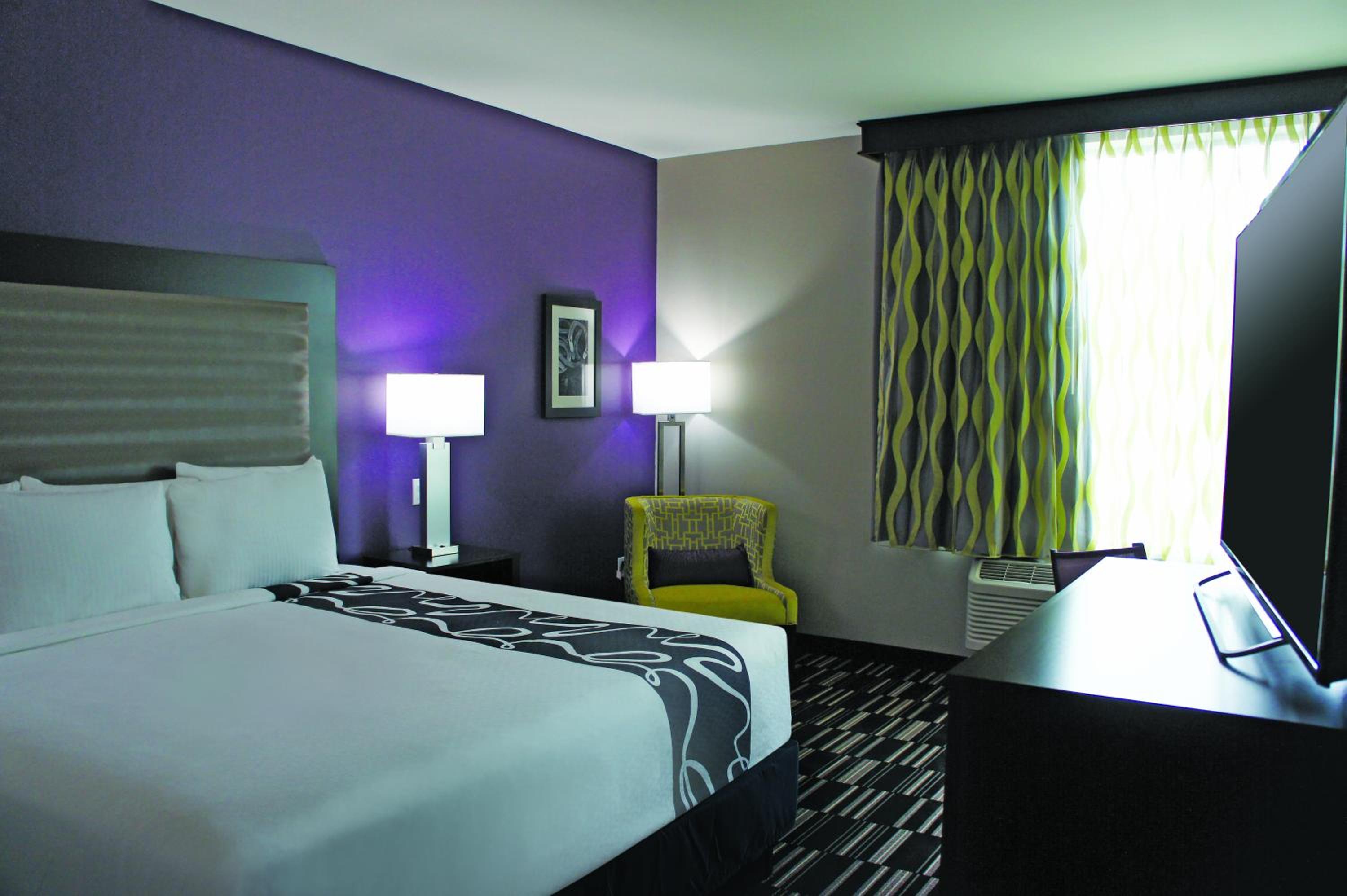 Deluxe King Room photo 1