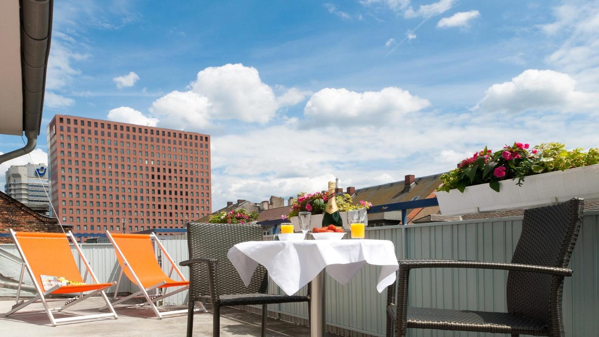 Junior Suite with Terrace - Photo 2