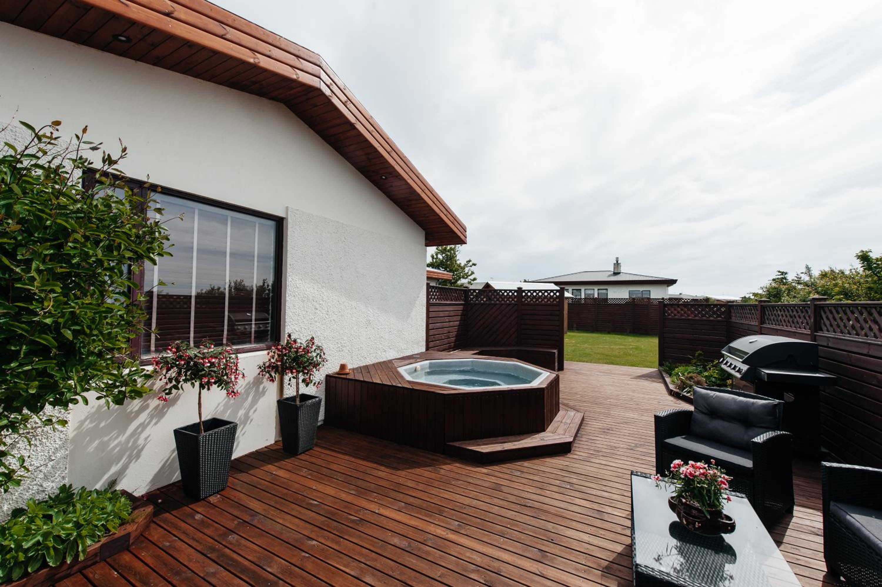 Apartment with Private Hot Tub