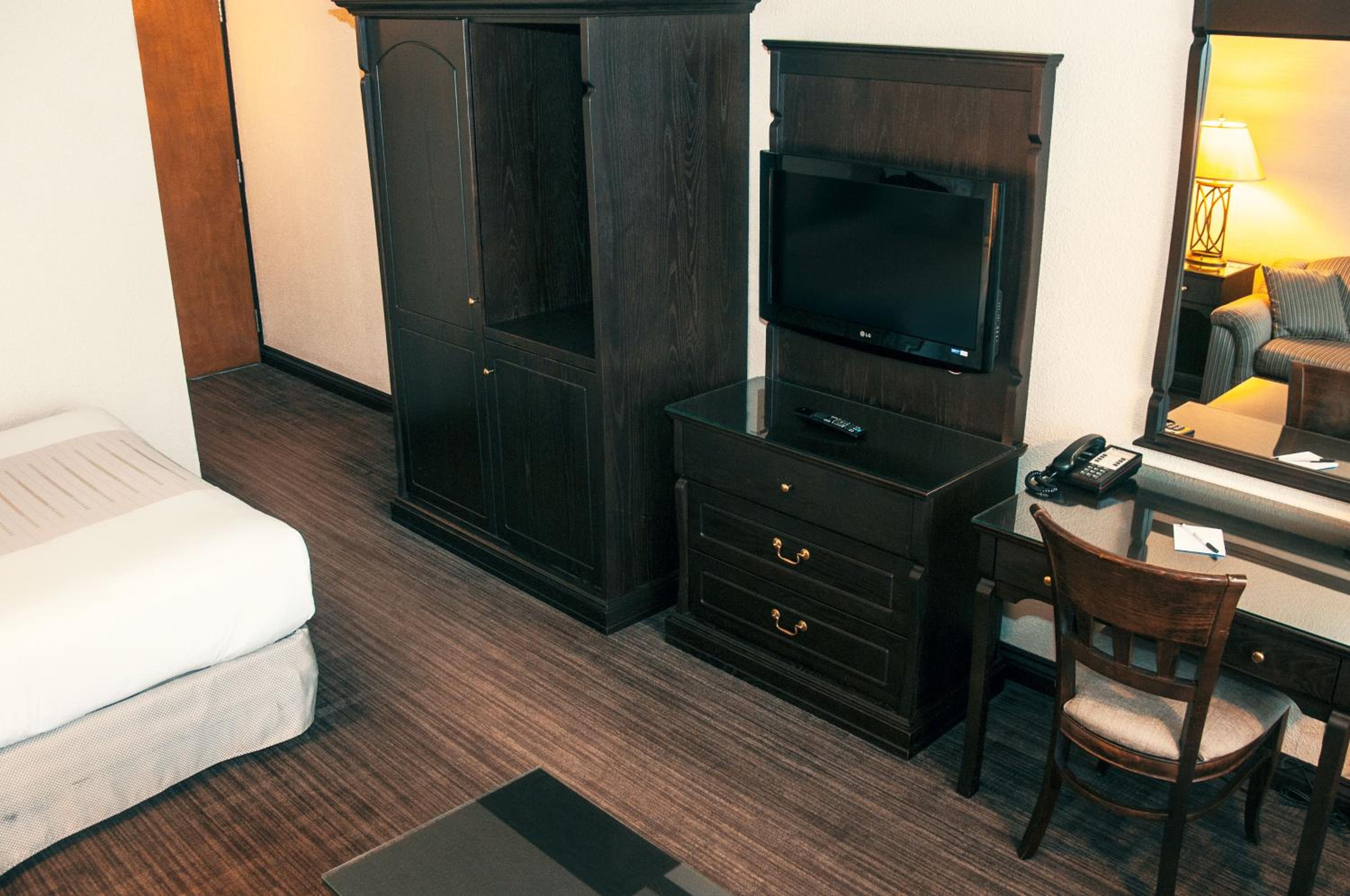 Economy Queen Room with Two Queen Beds  - Photo 3