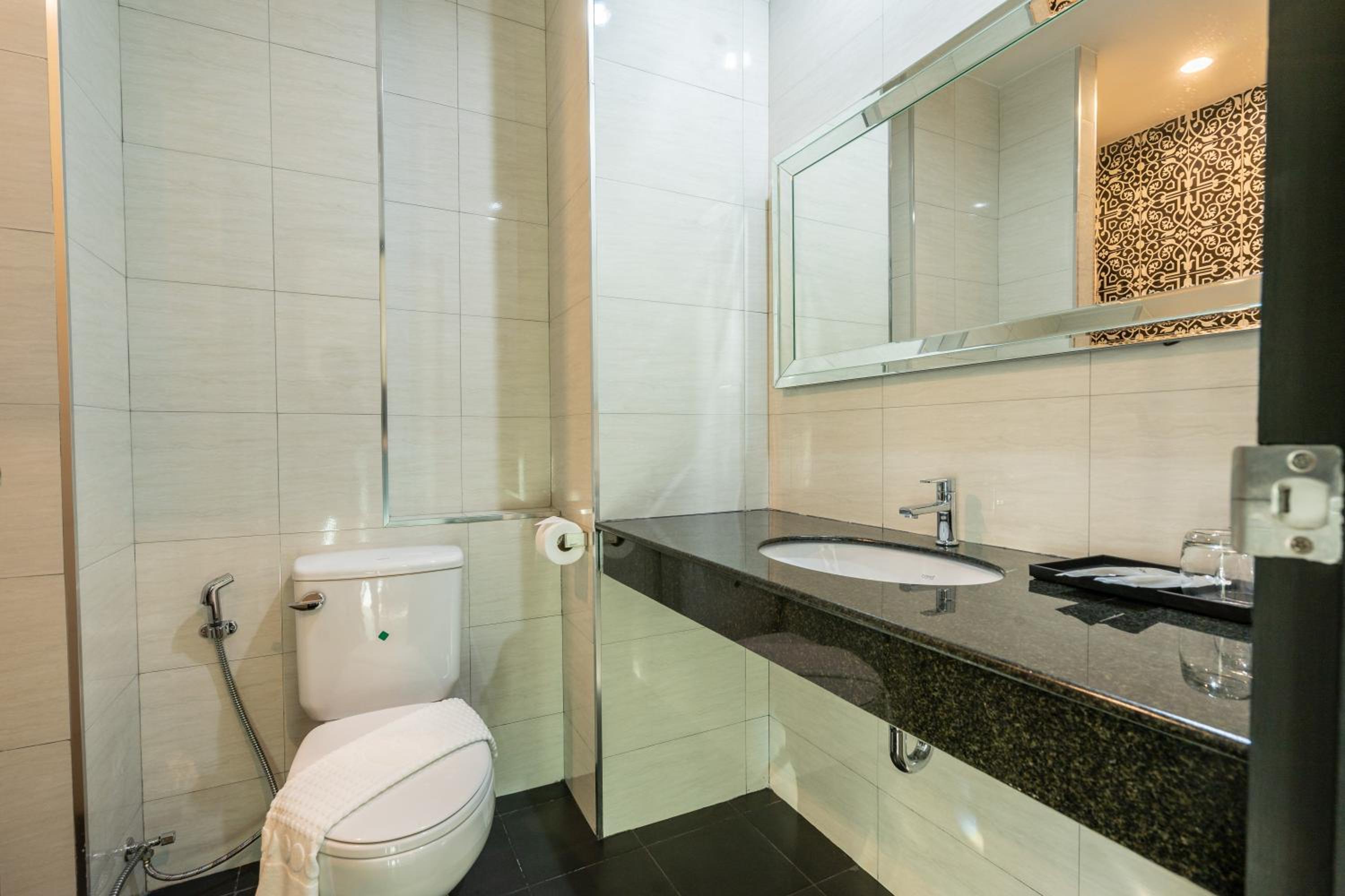 Standard Double Room - Photo 8