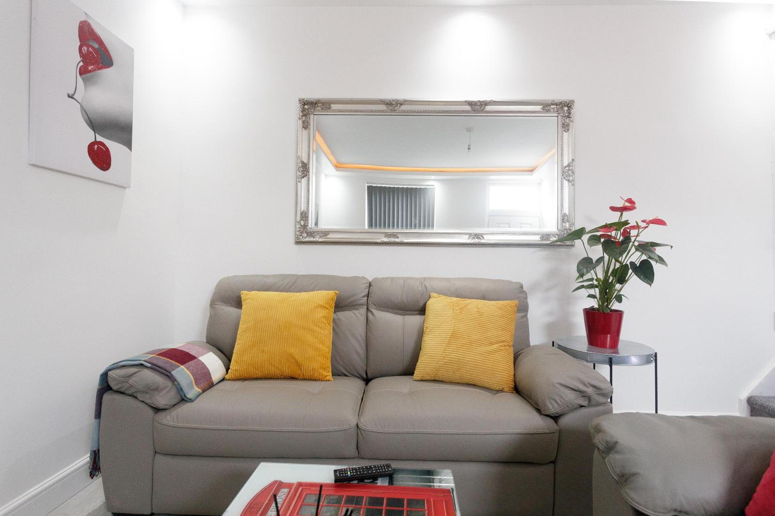 Three-Bedroom Apartment - Photo 2