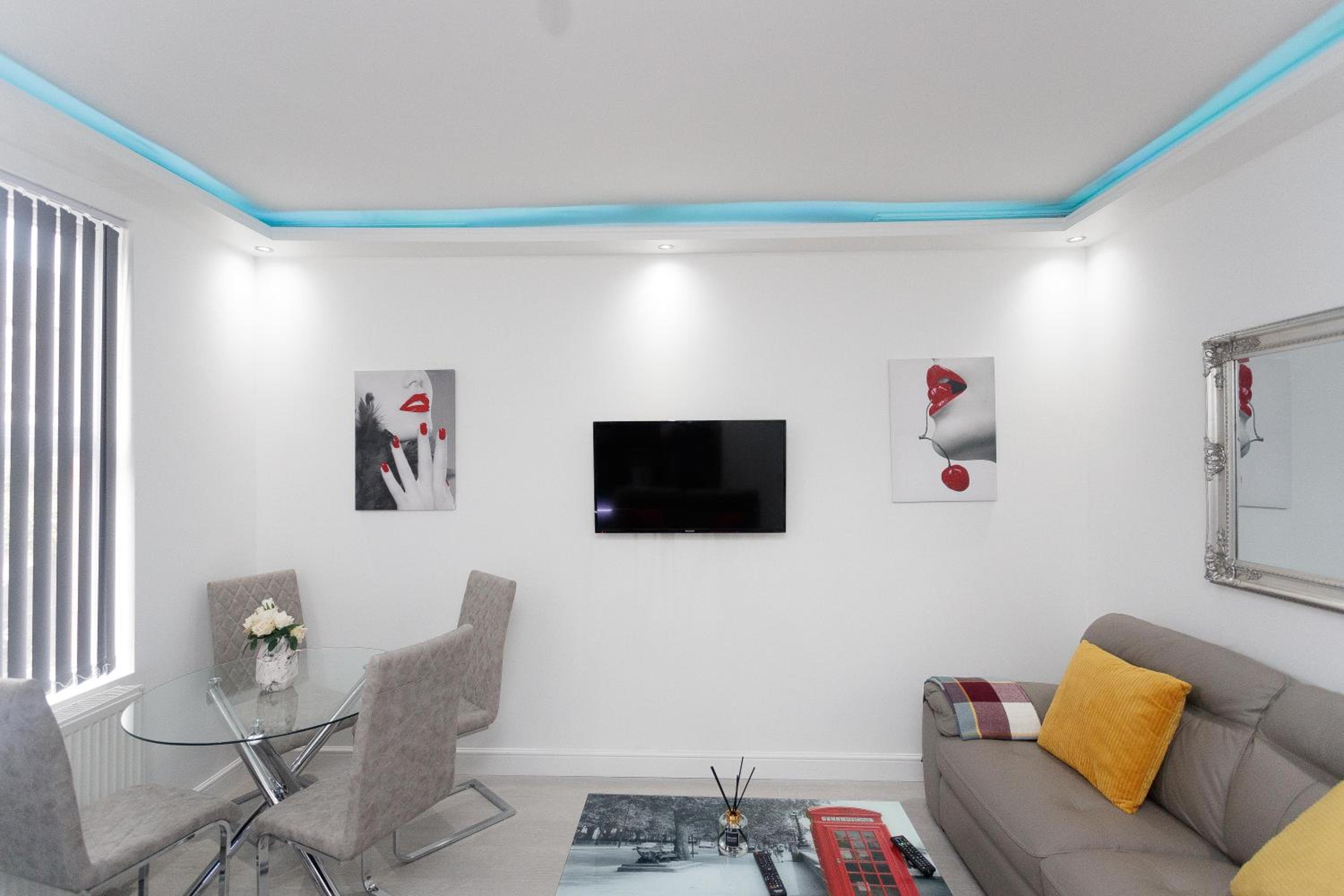 Three-Bedroom Apartment - Photo 4