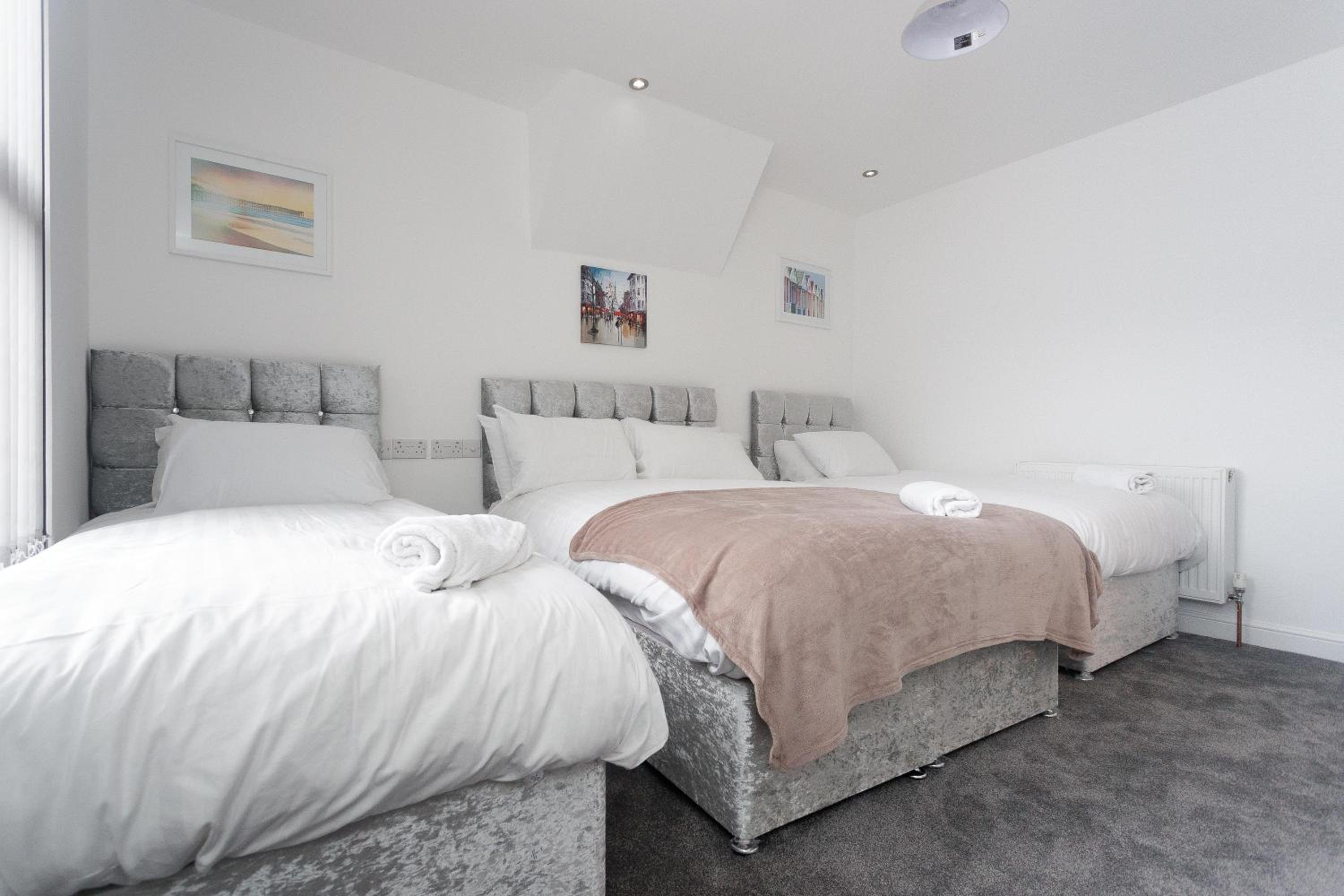 Three-Bedroom Apartment - Photo 9