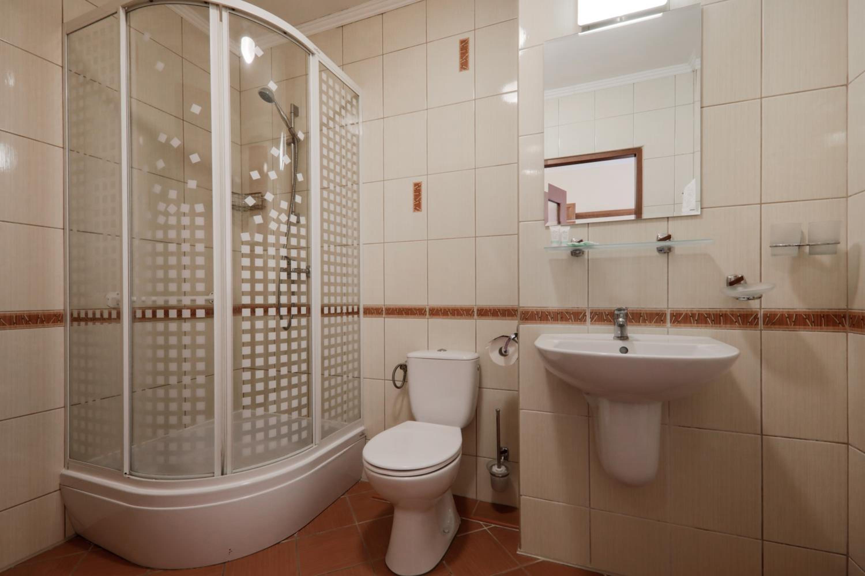 Twin Room with Private Bathroom - Photo 3