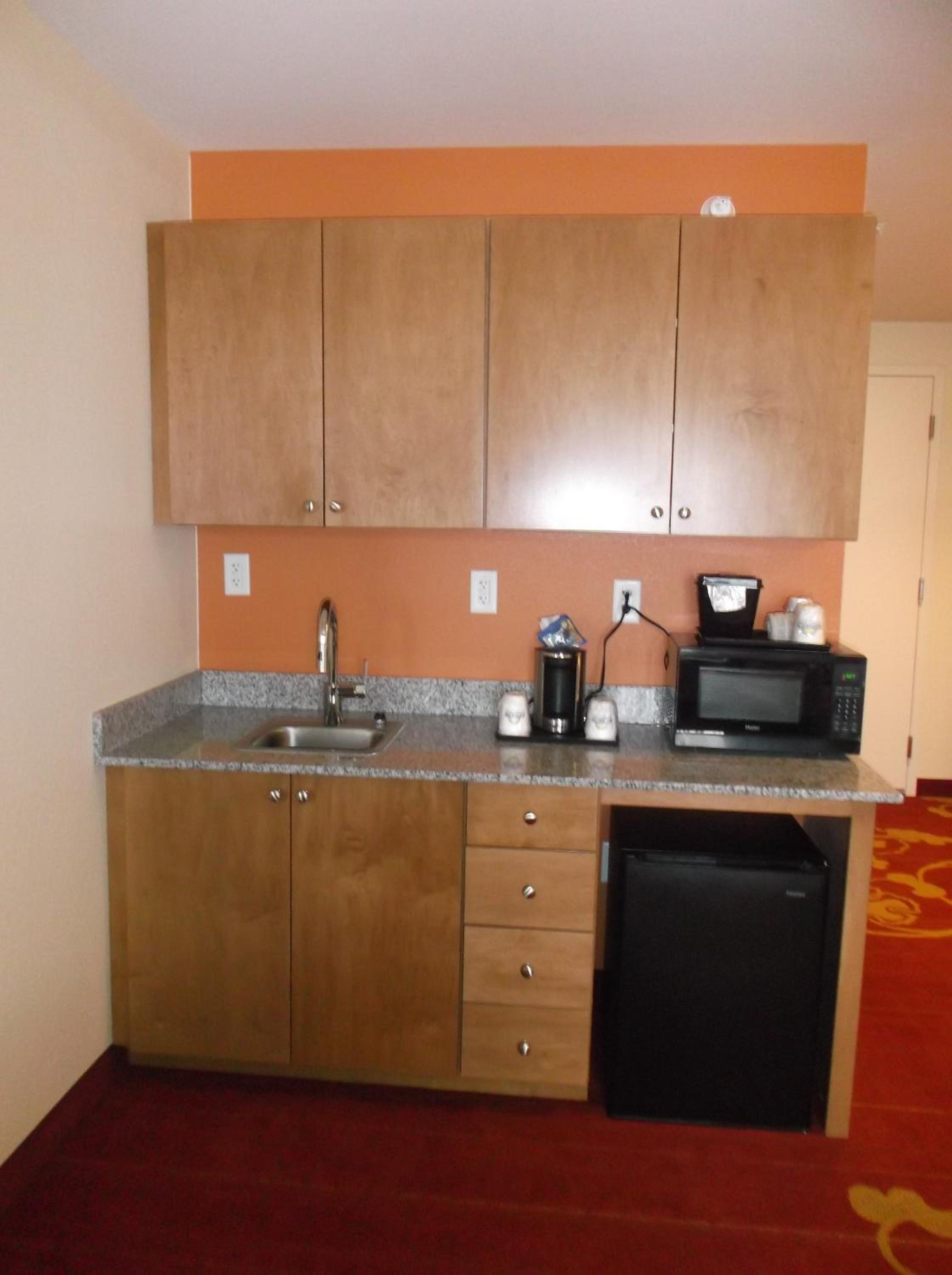 Studio Queen Suite with Two Queen Beds - Accessible/Non-Smoking photo 2