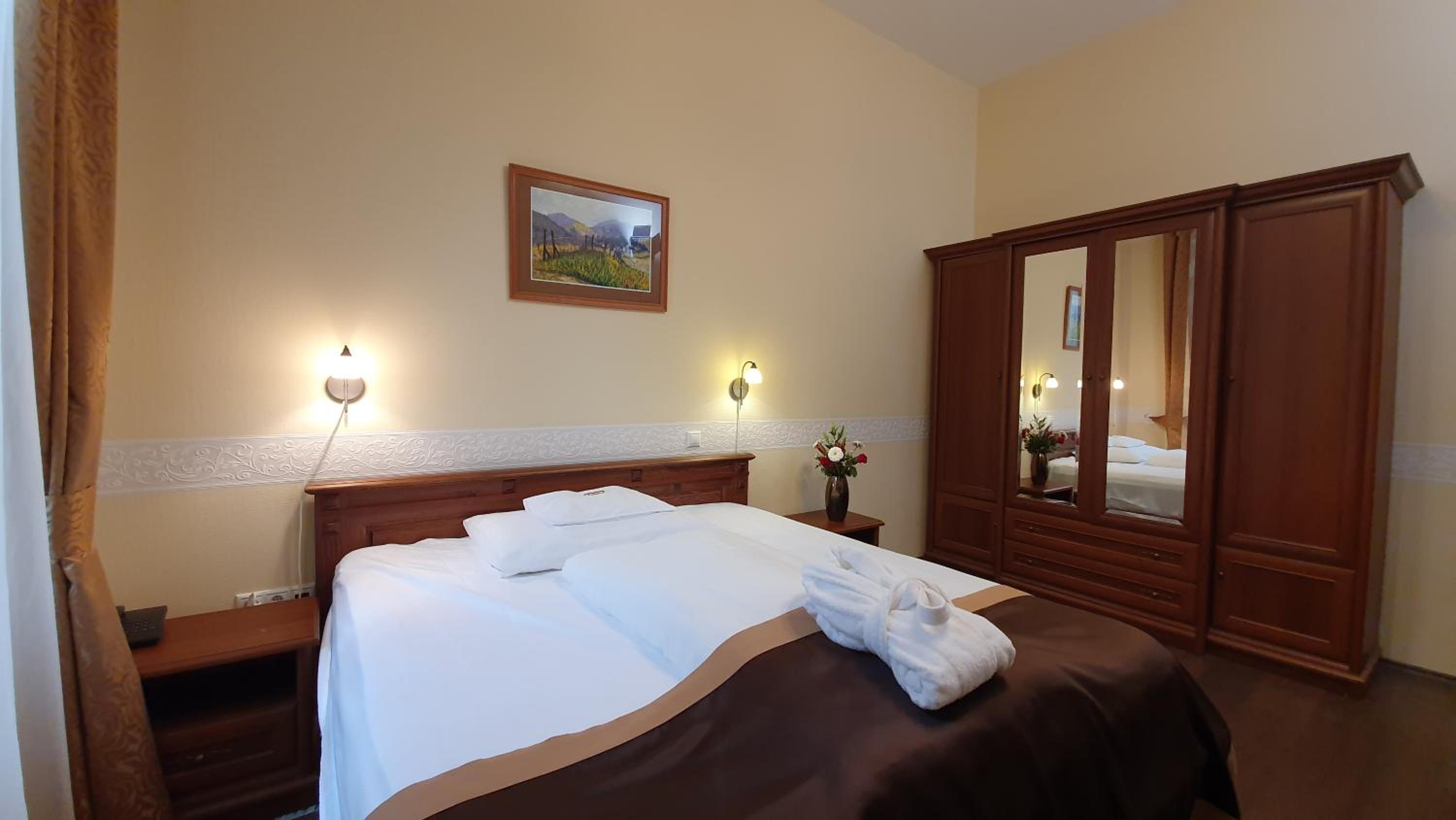 Standard Double Room - Photo 1
