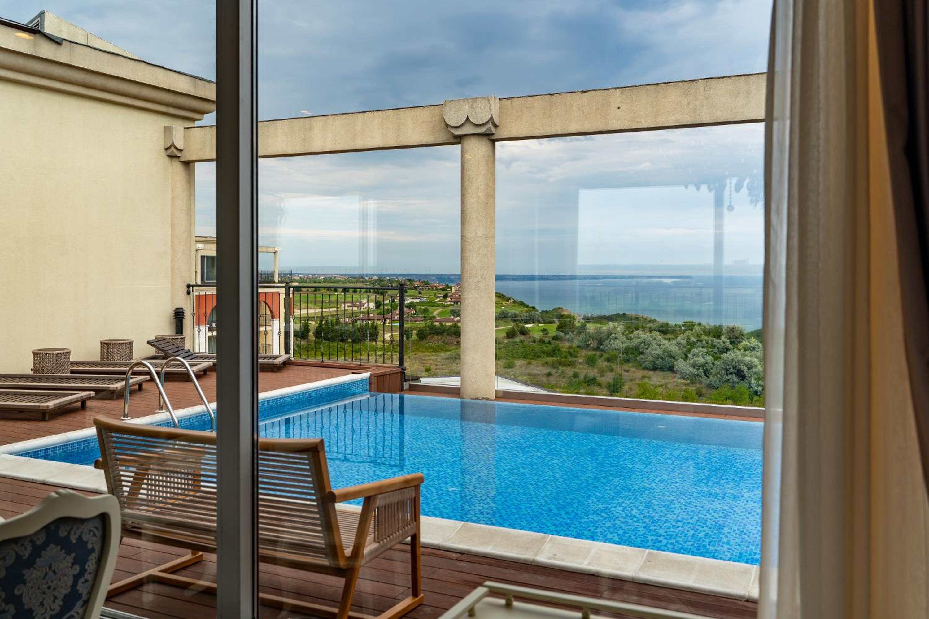 Exclusive Two-Bedroom Penthouse Suite with Private Pool and Sea View - Free SPA Access photo 2