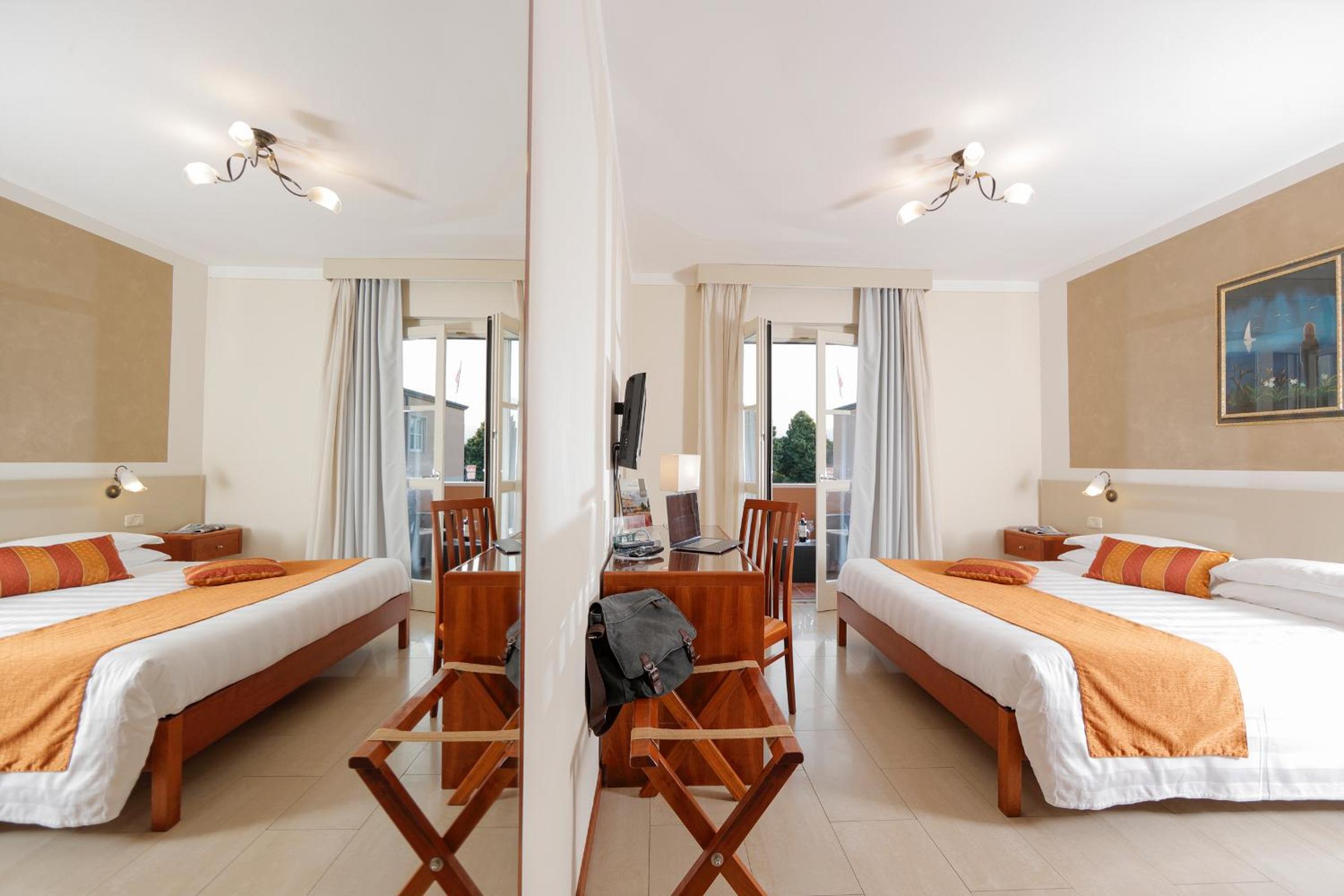 Superior Double Room with Balcony - Photo 11