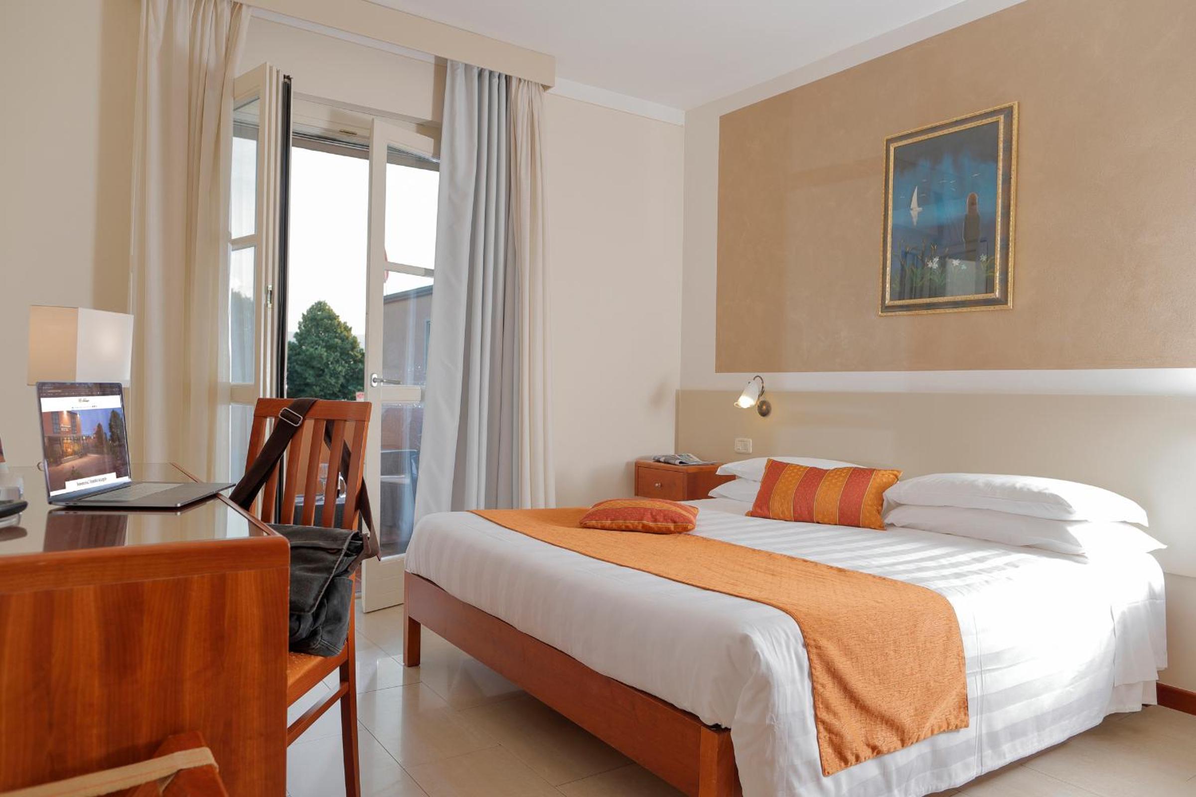 Superior Double Room with Balcony - Photo 14