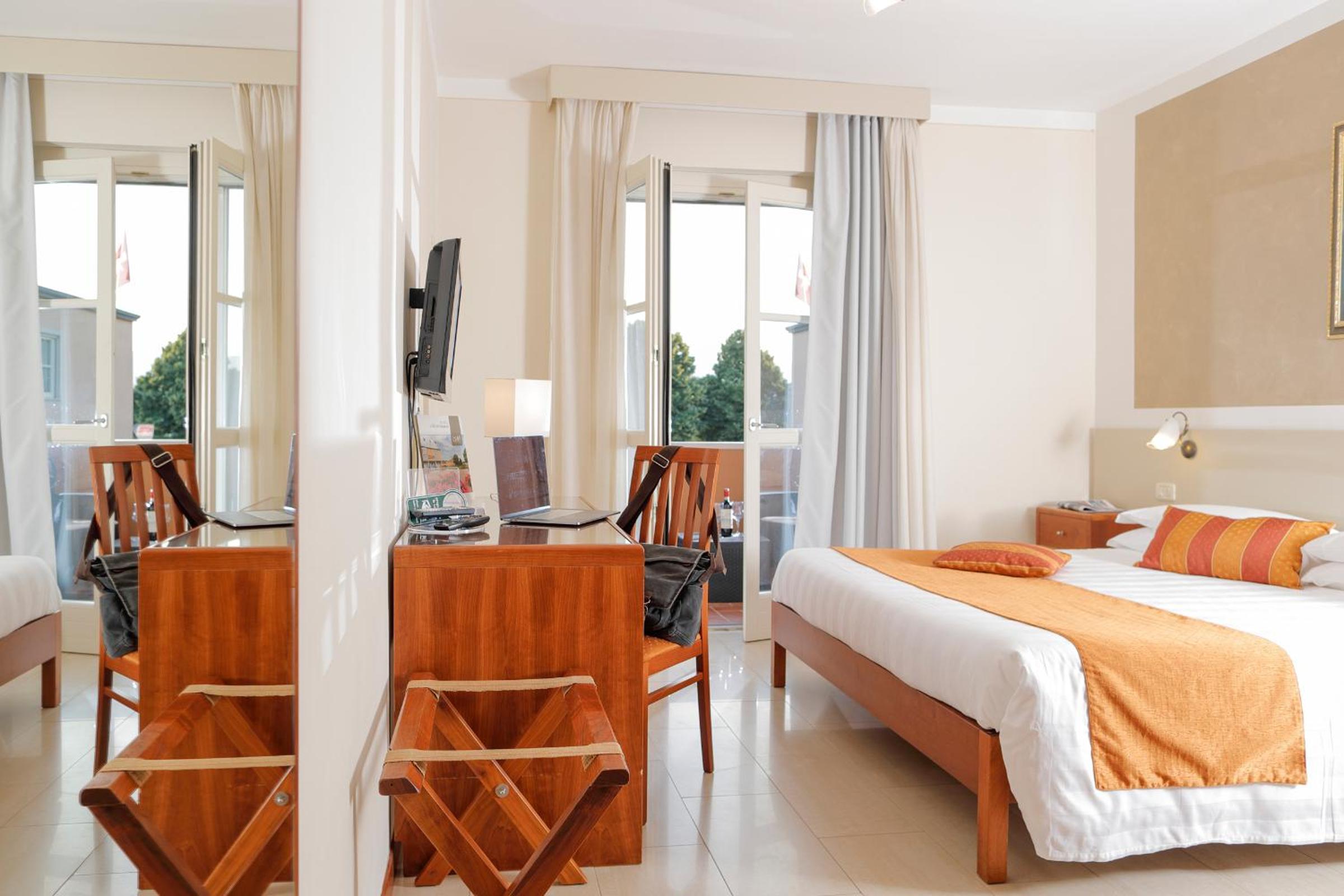 Superior Double Room with Balcony - Photo 9