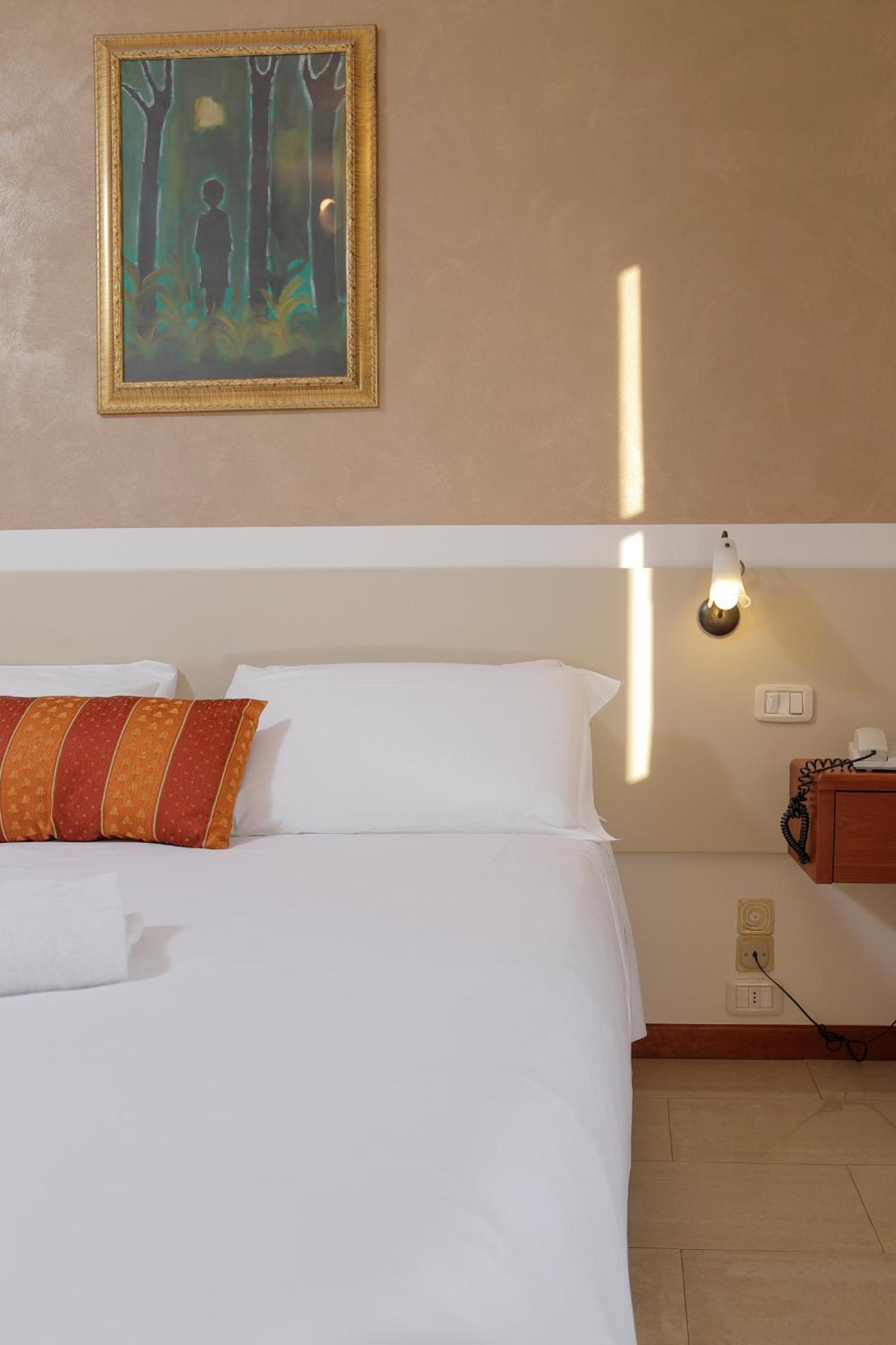 Standard Double Room - Photo 3