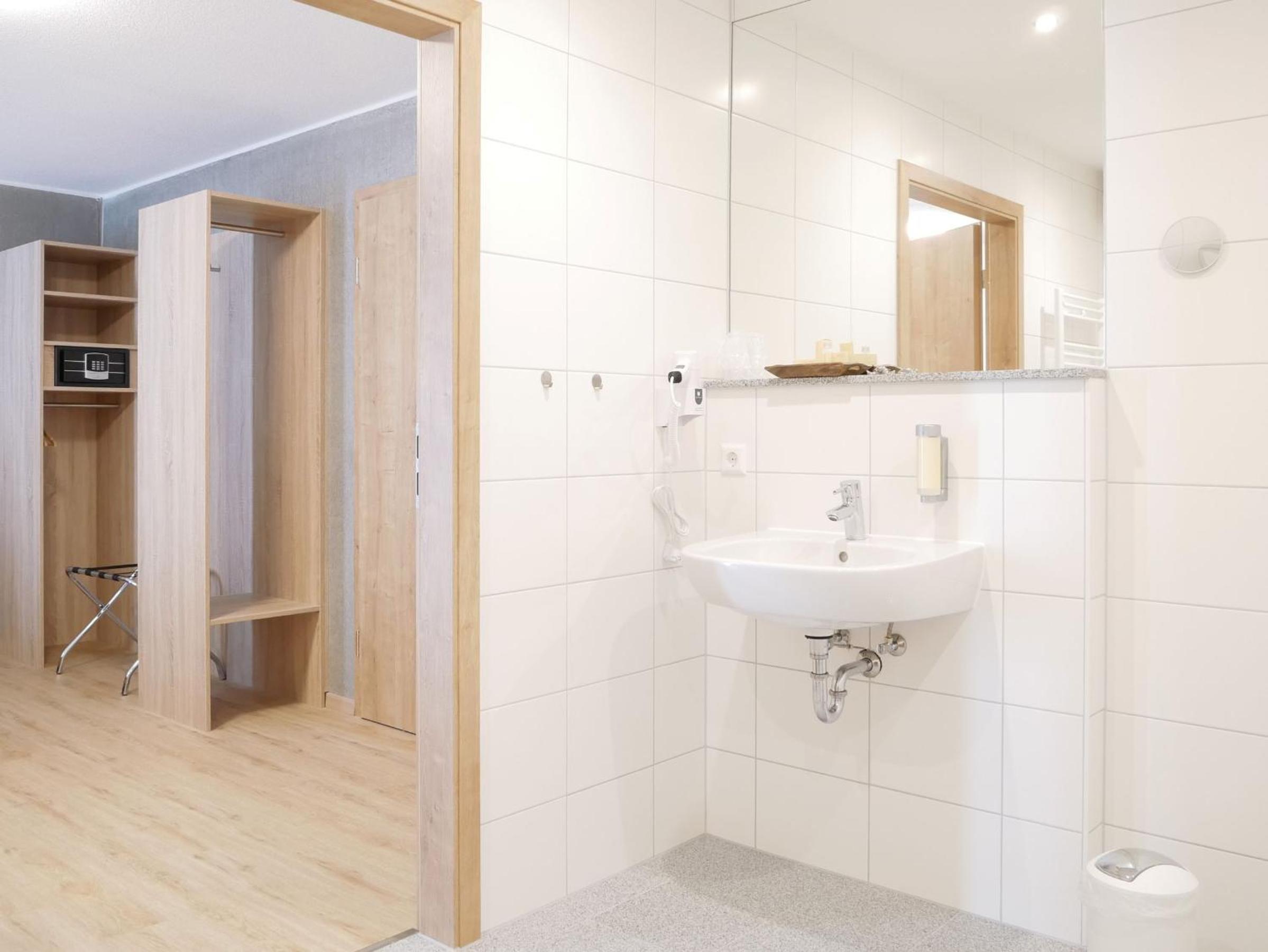 Comfort Double Room - Disability Access photo 3