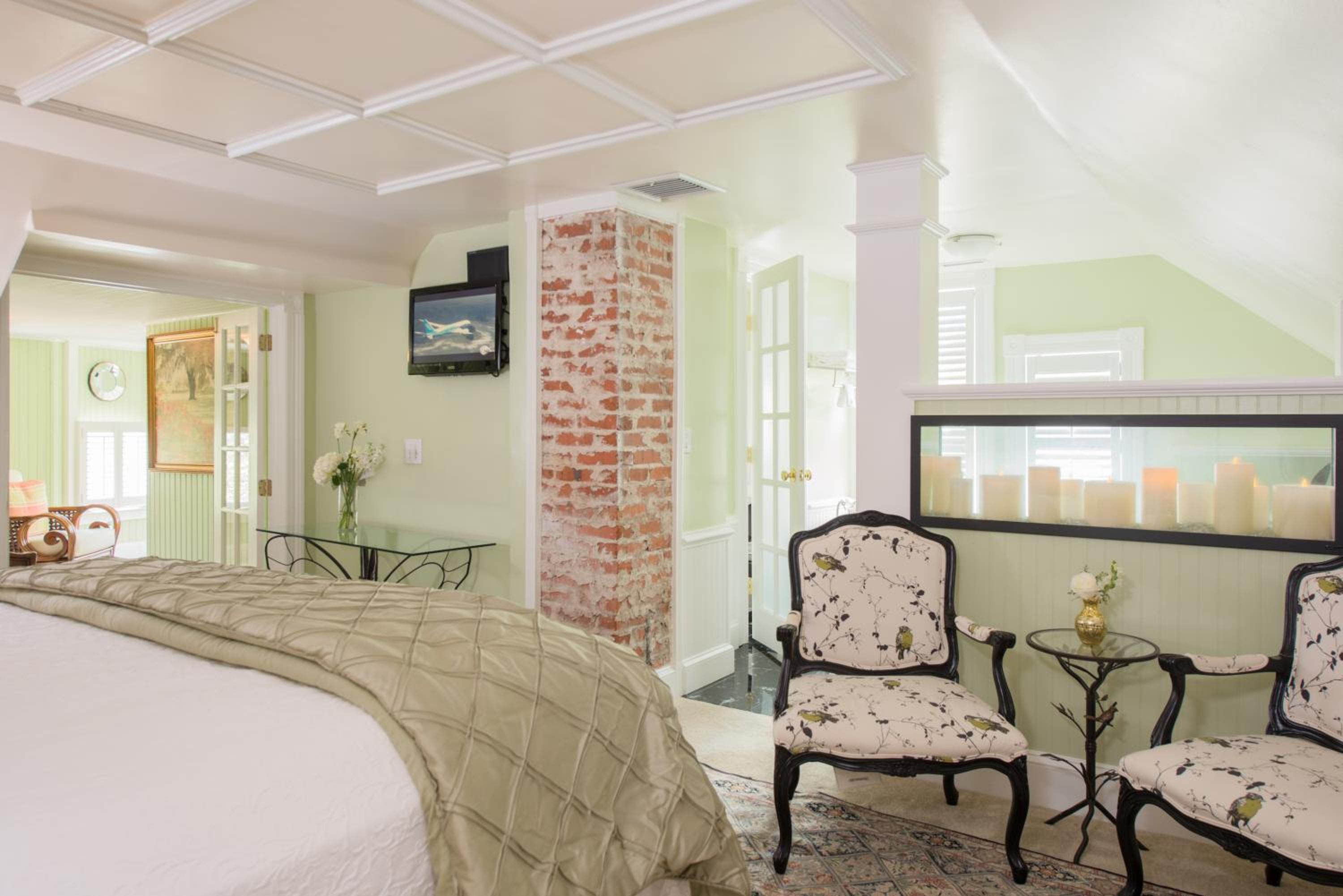 Superior King Suite - Third Floor photo 2