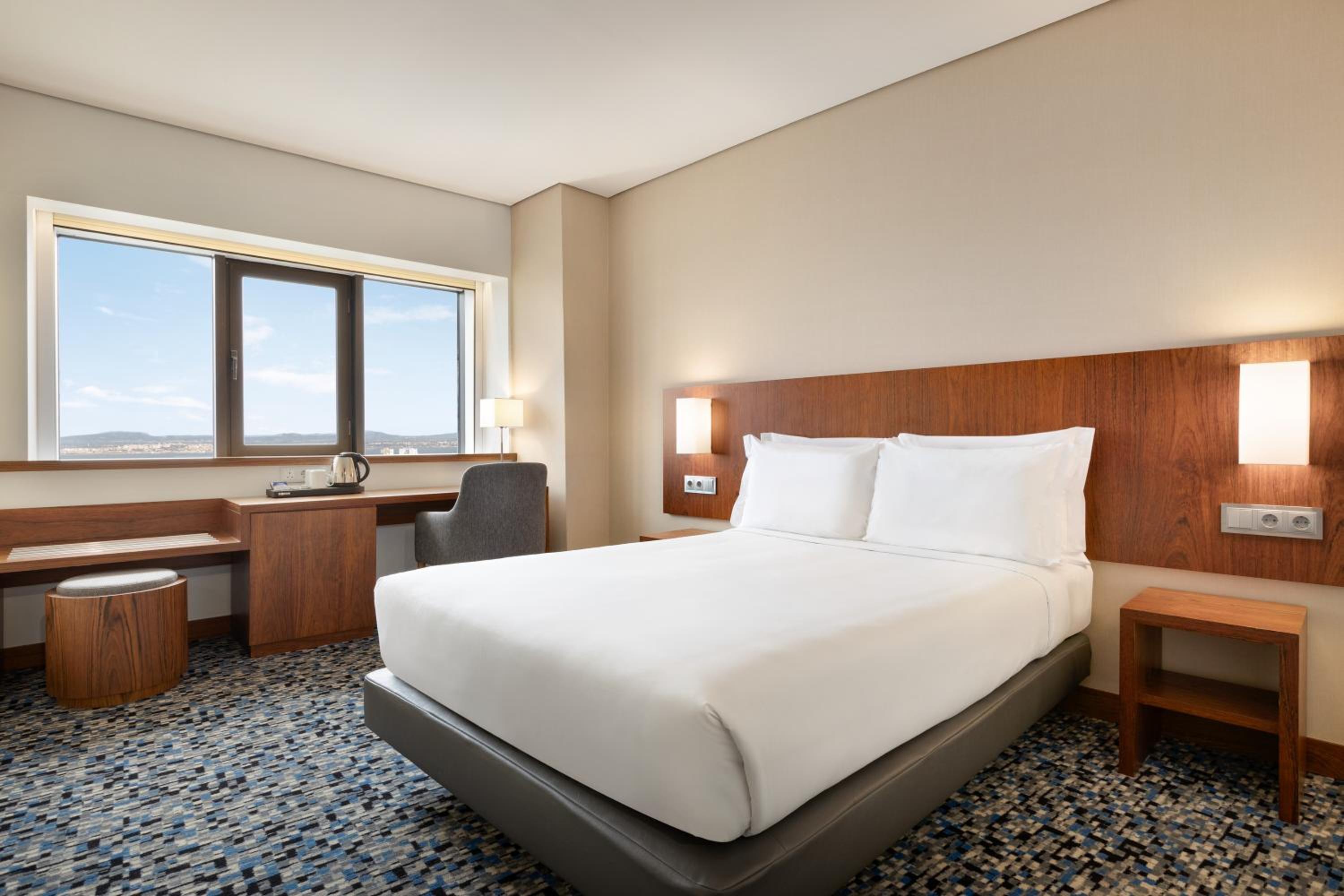 Queen Room with City View - Non-Smoking - Photo 1