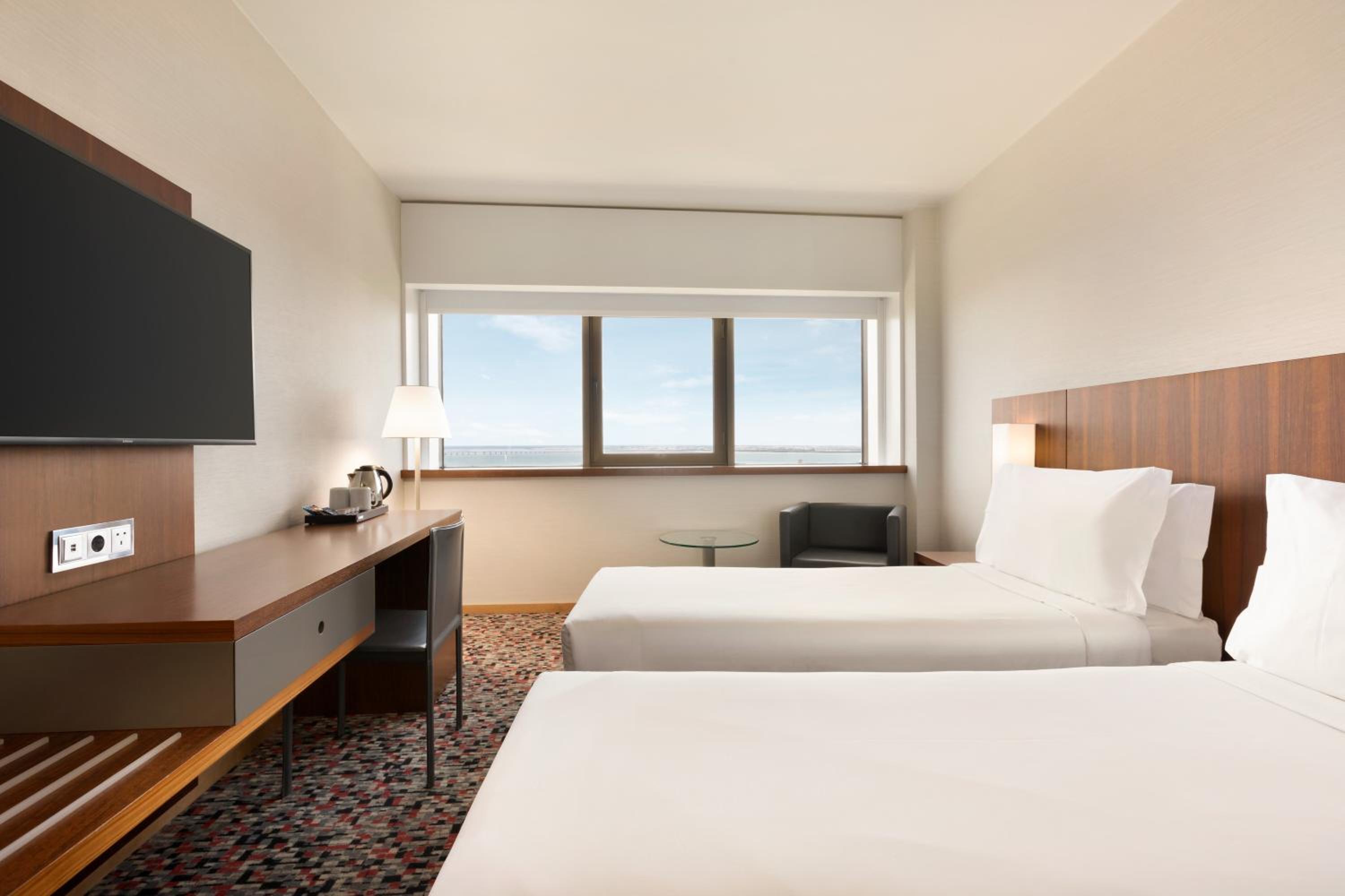 2 Twin Beds, Superior Room, River View, Non-Smoking - Photo 3