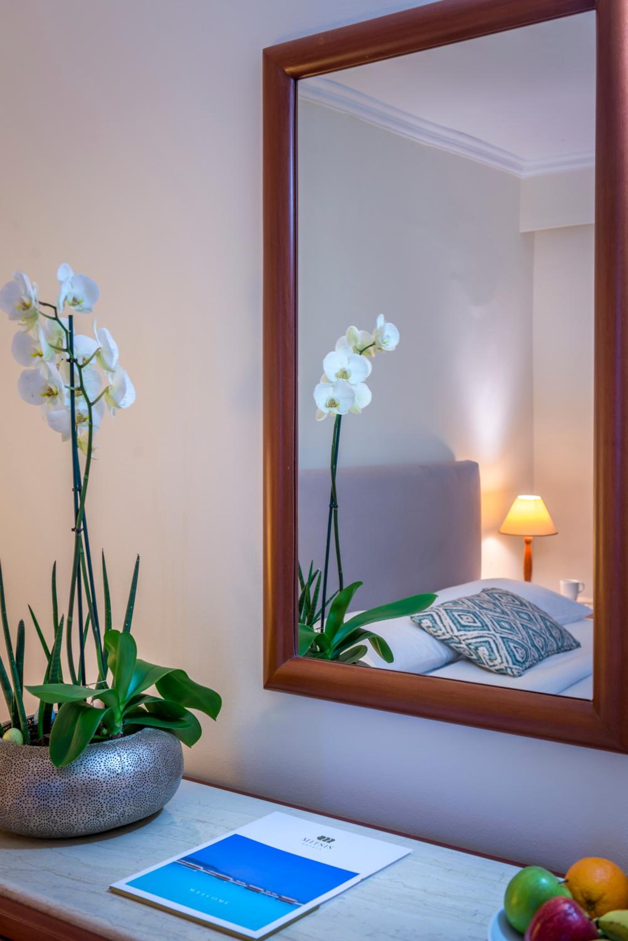 Twin Room with Side Sea View - Photo 2