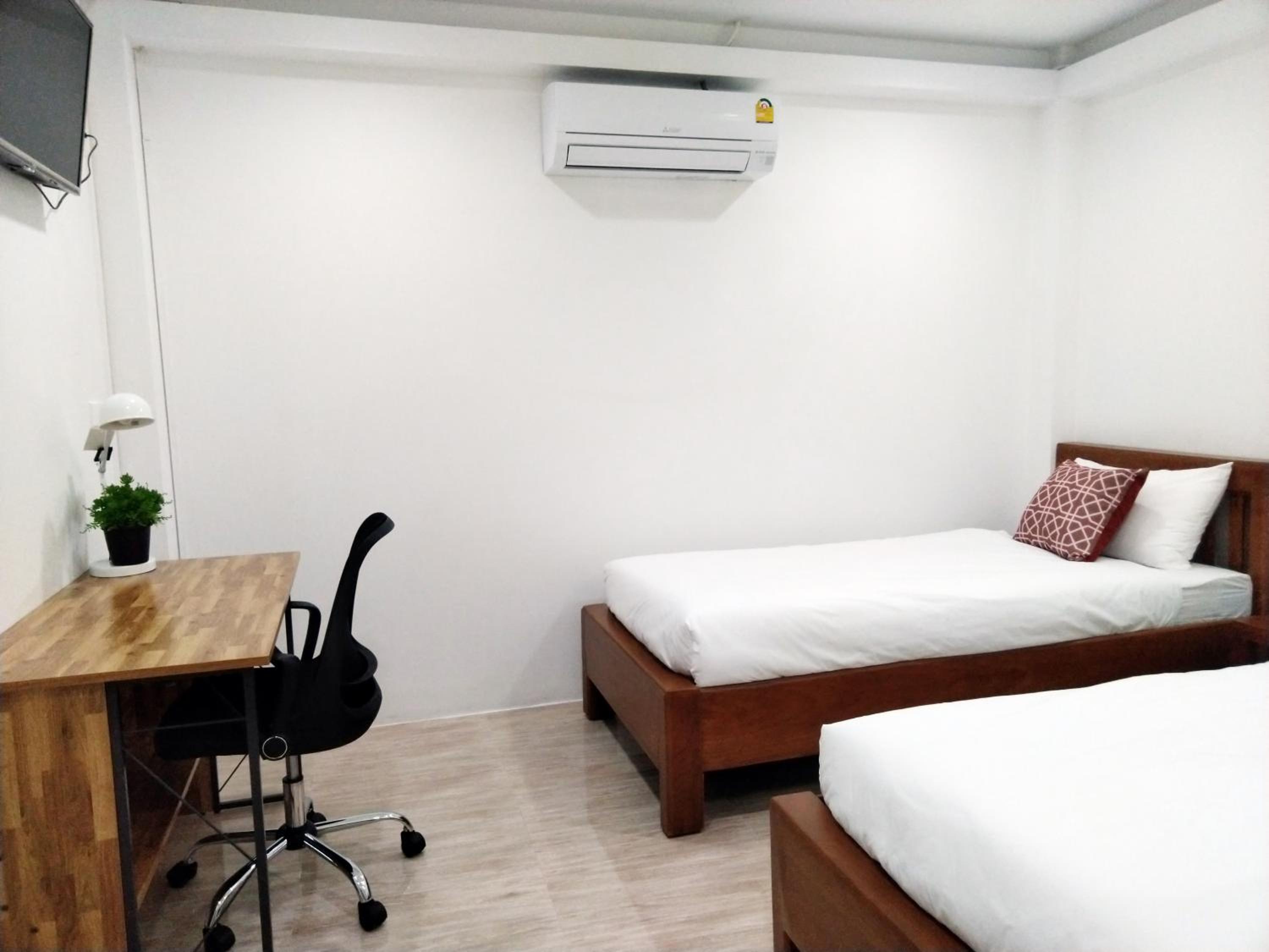Standard Twin Room - Photo 2