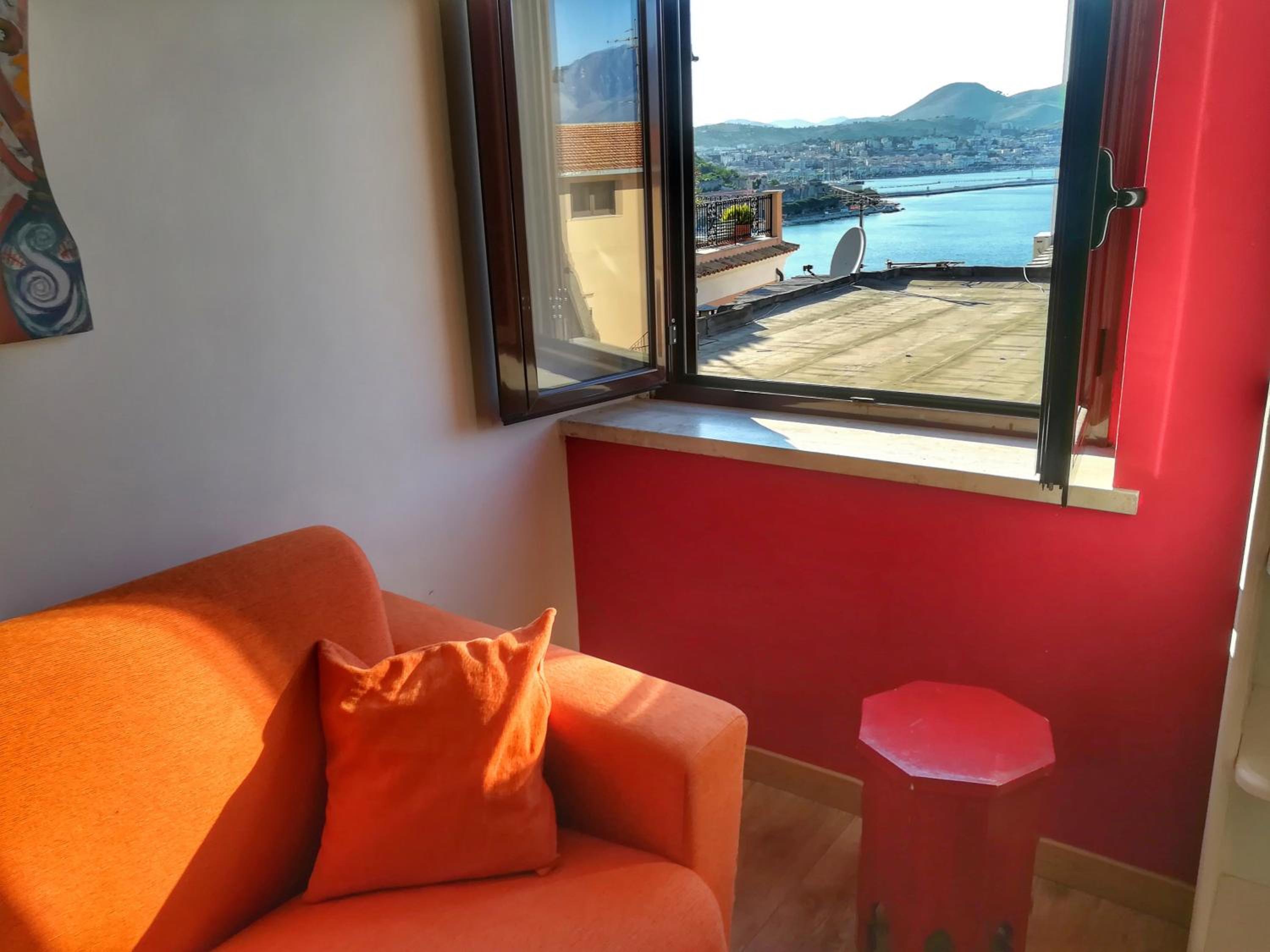 Apartment with Sea View - Photo 24