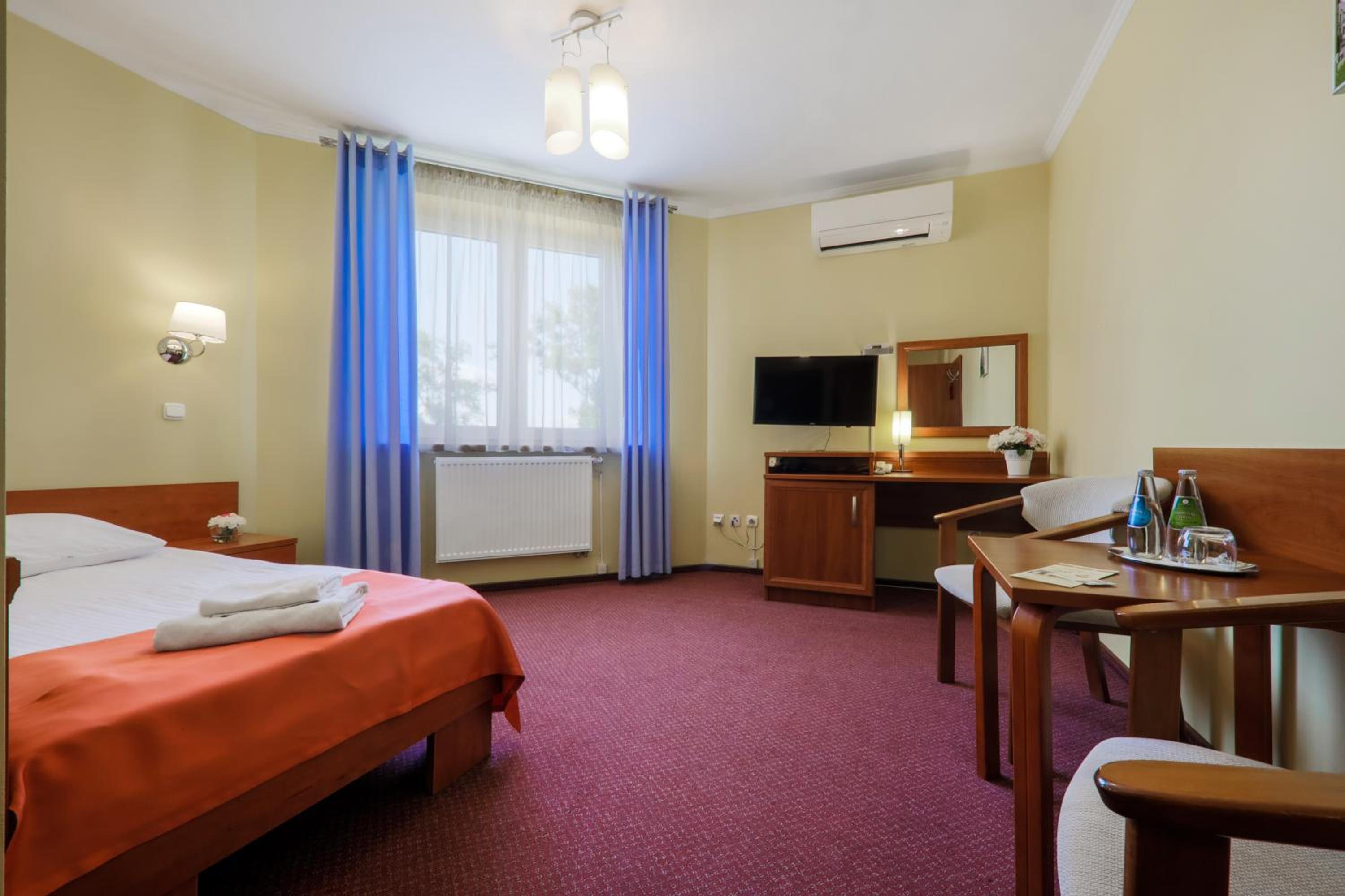 Single Room with Bathroom photo 3