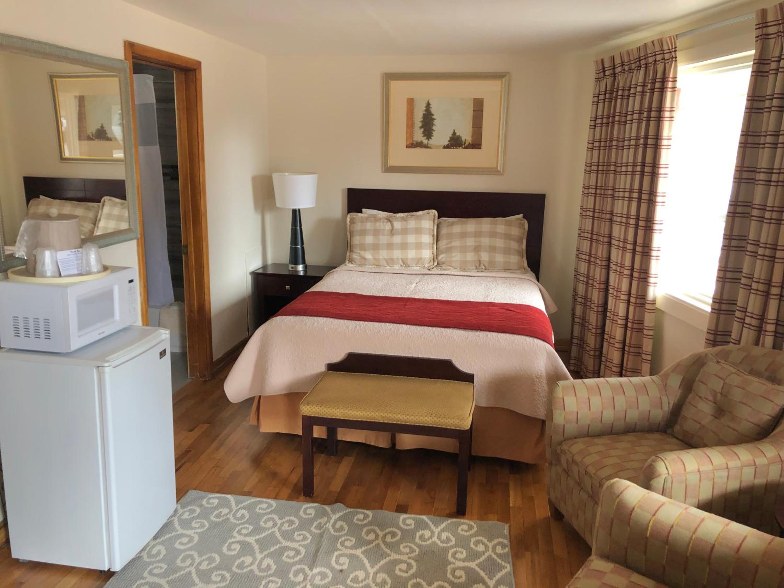 Standard Room with Two Queen Beds - Photo 1