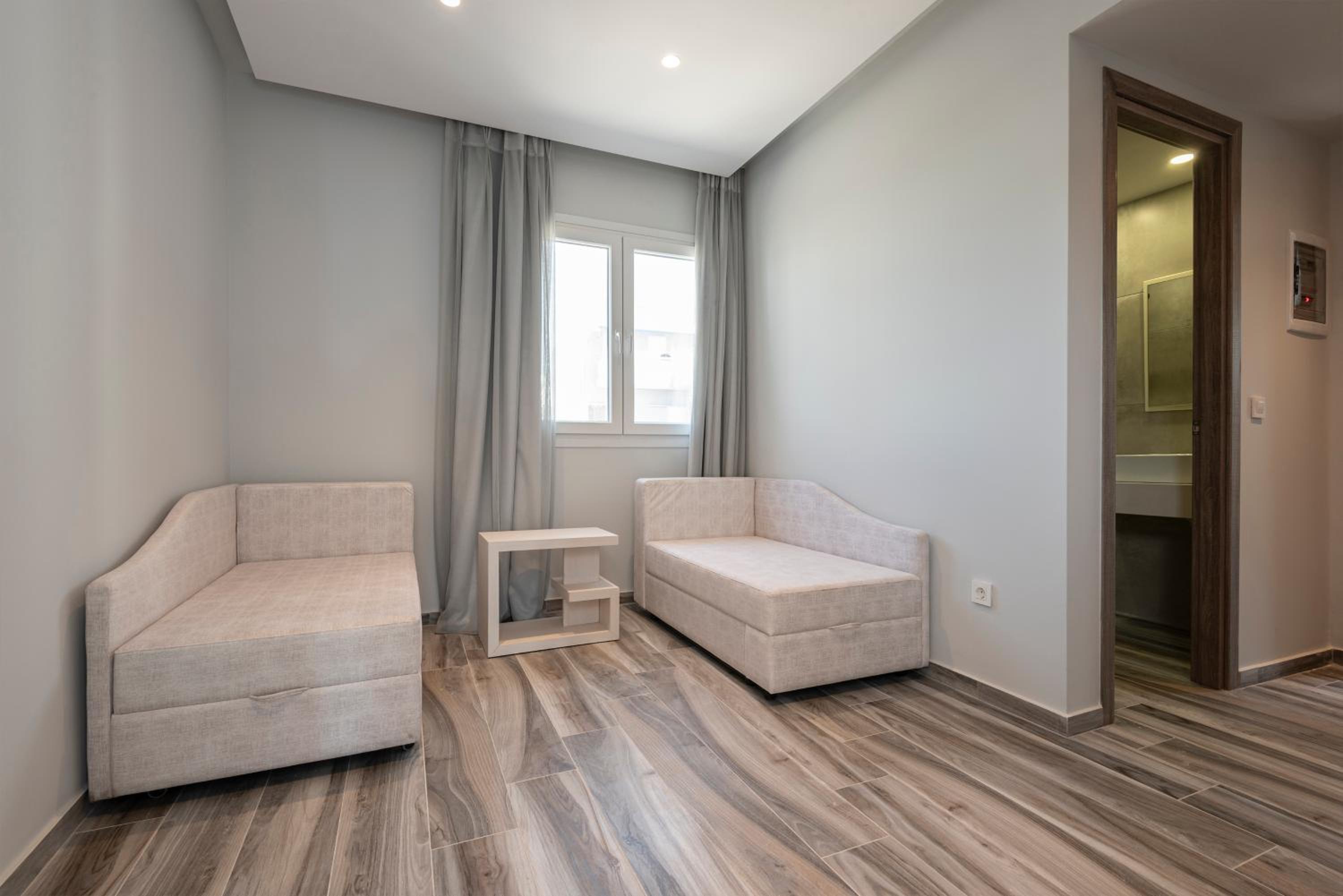 Deluxe Family Room with Side Sea View photo 3