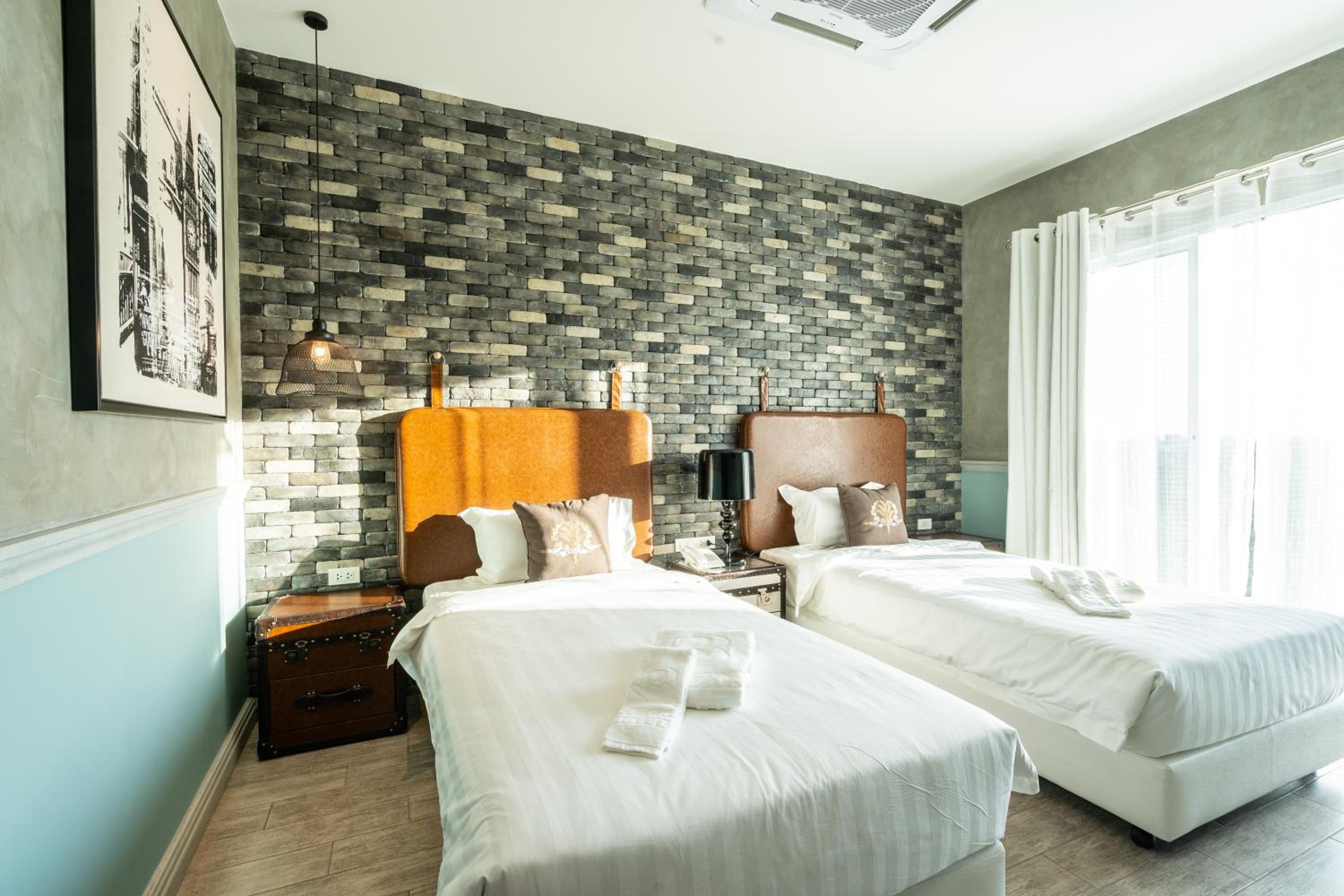Standard Twin Room - Photo 22