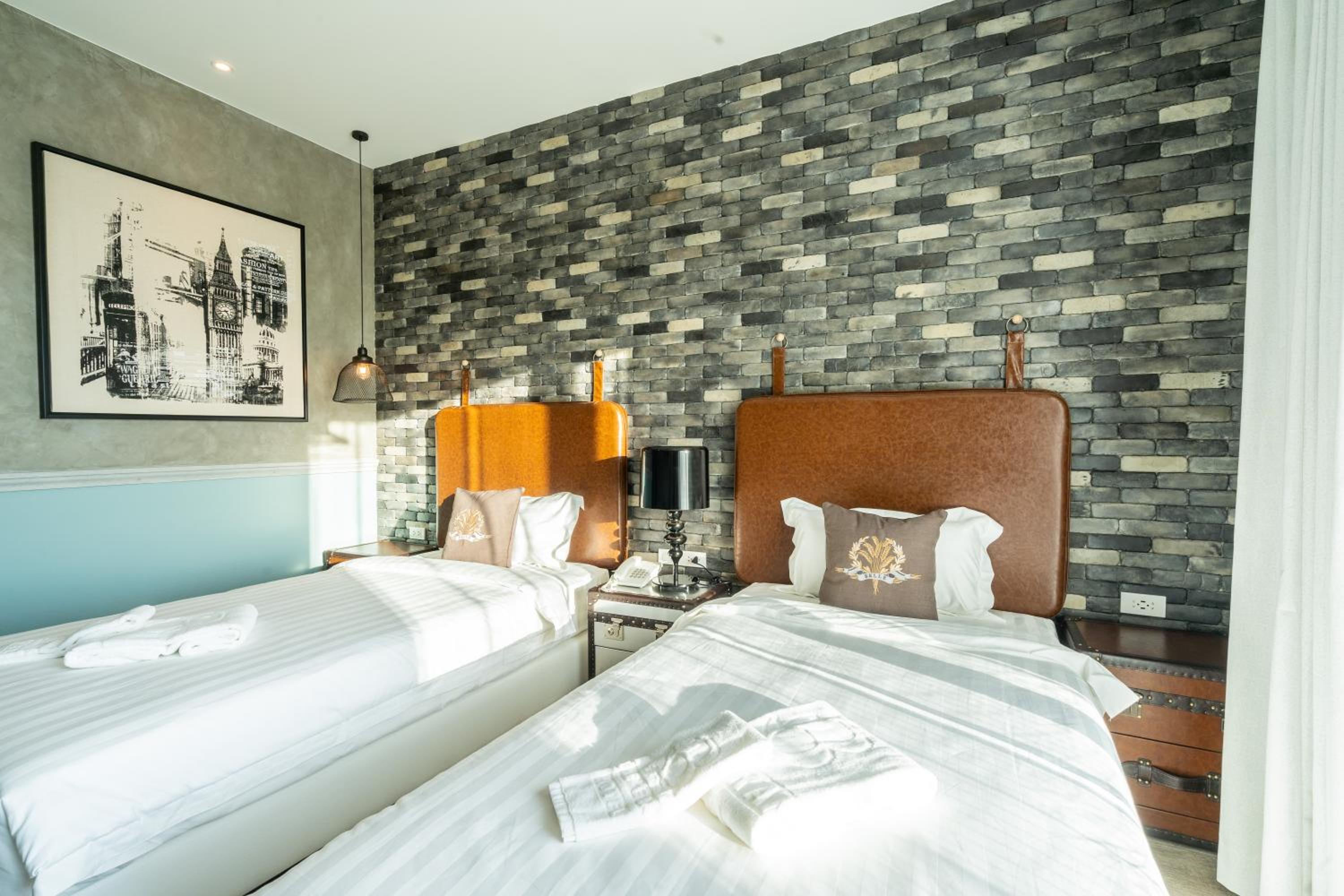 Standard Twin Room - Photo 20