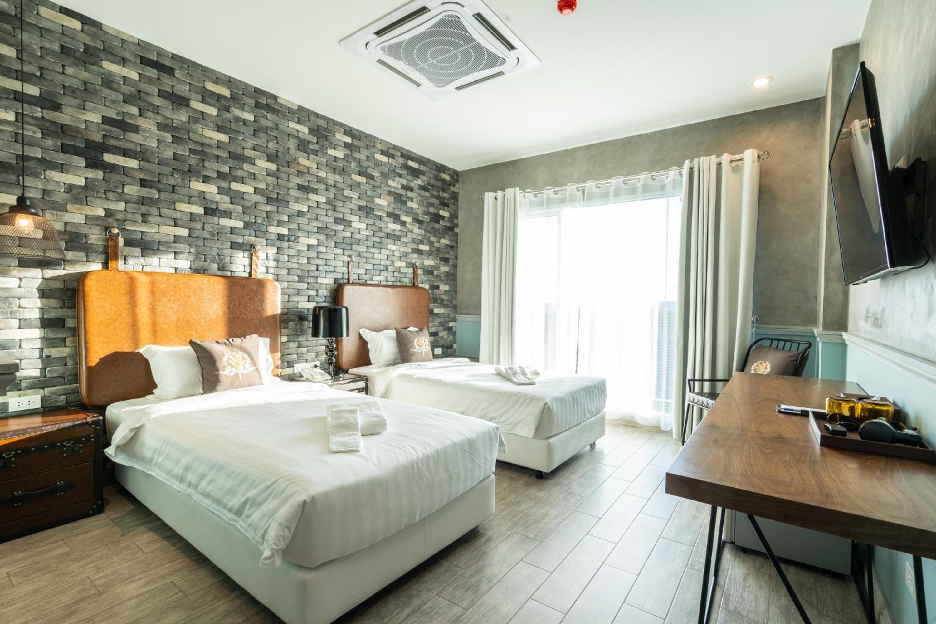 Standard Twin Room - Photo 17
