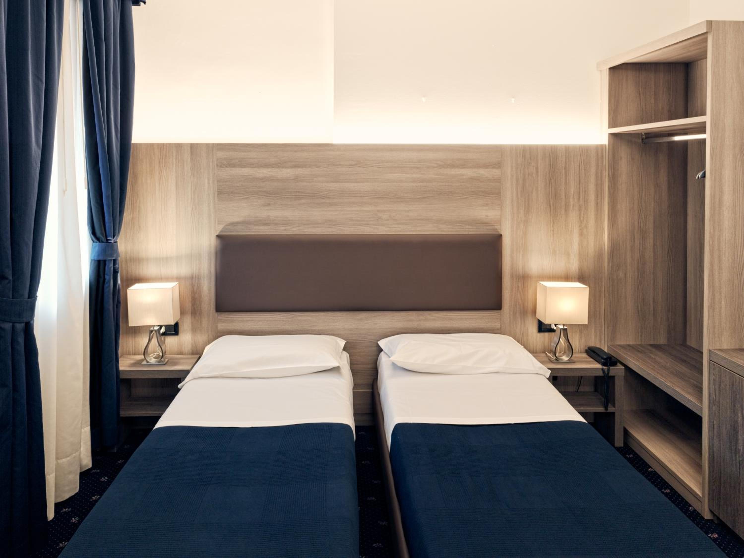 Double or Twin Room - Photo 5