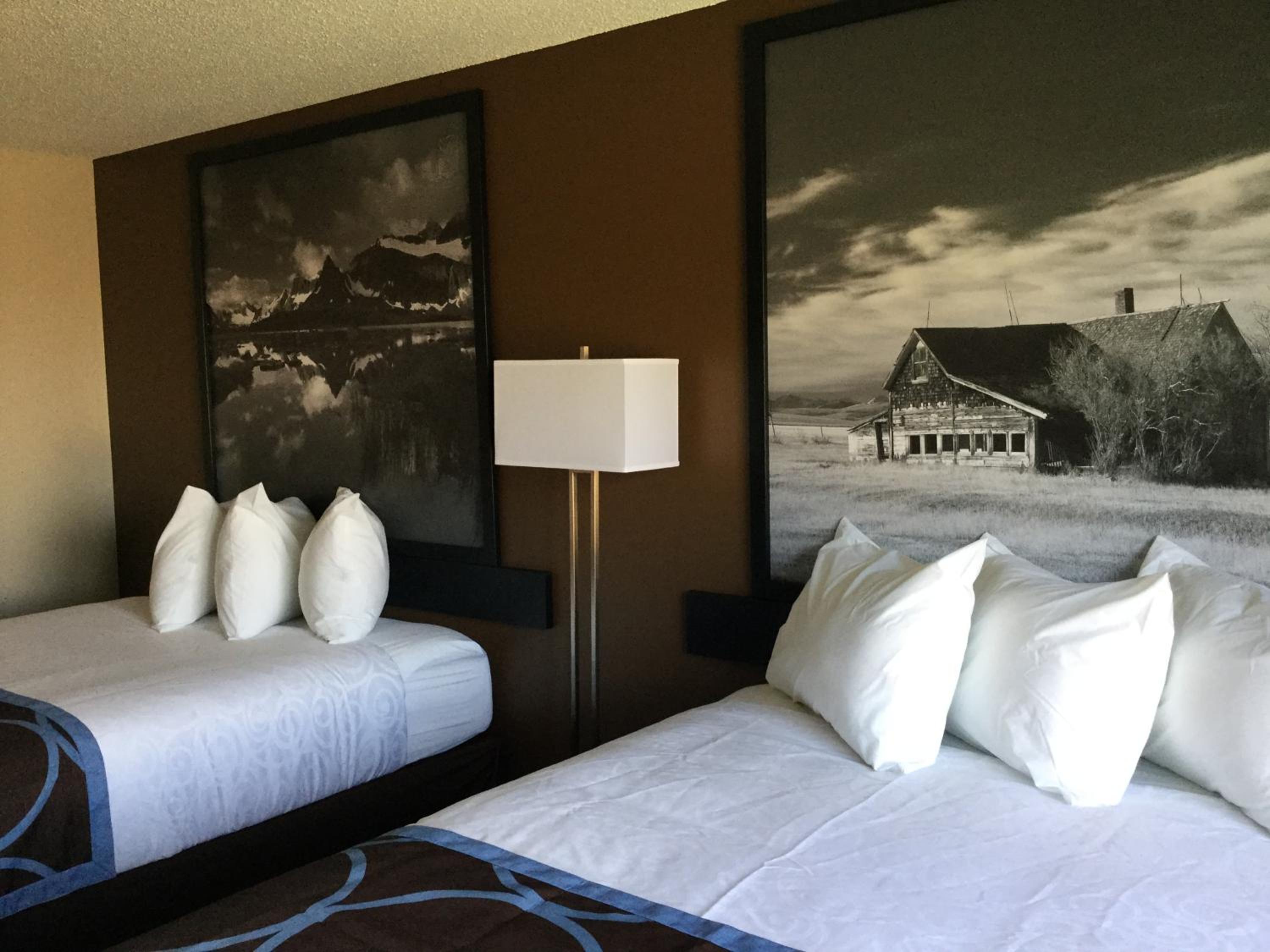 Queen Room with Two Queen Beds - Non-Smoking - Photo 2