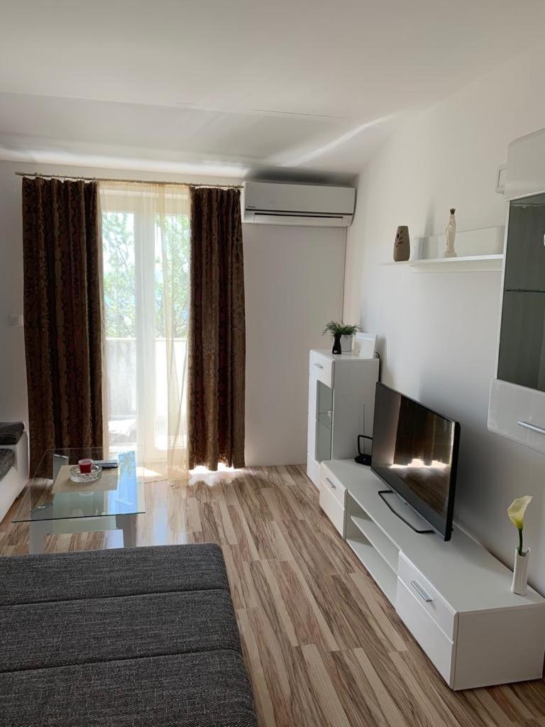 Three-Bedroom Apartment photo 1