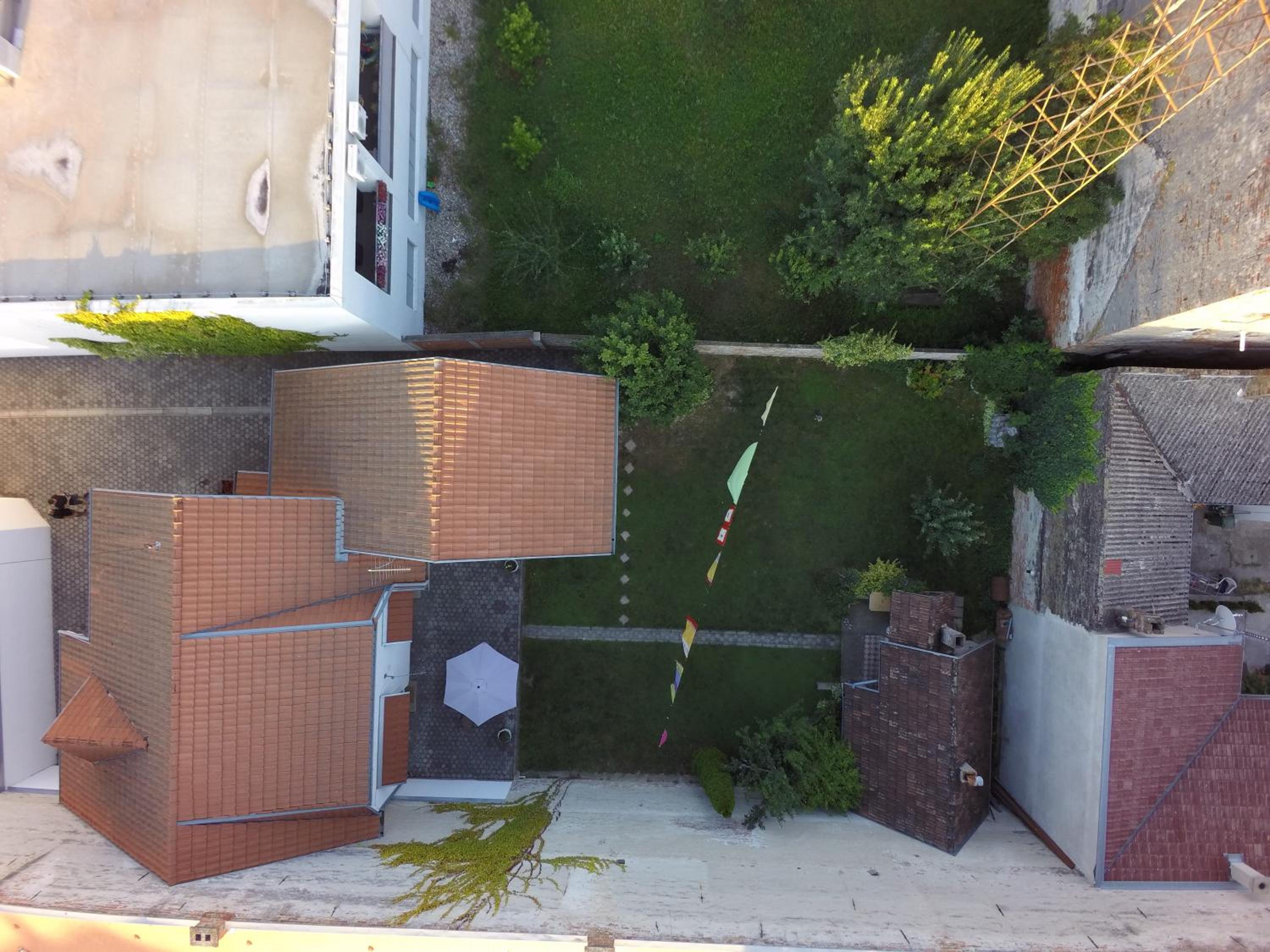 Apartment with Terrace - Photo 11