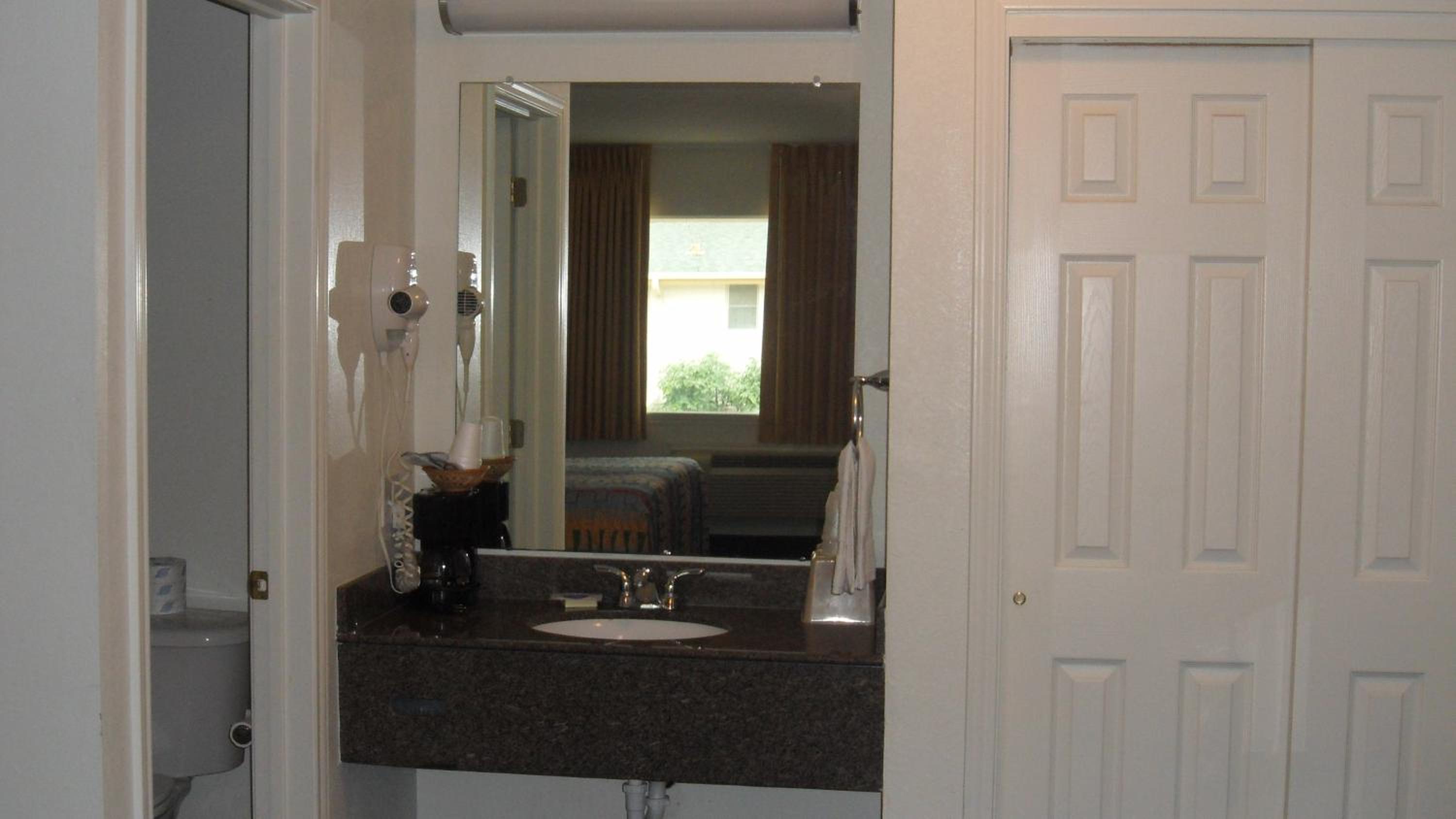 Double Room with Two Double Beds - Photo 3