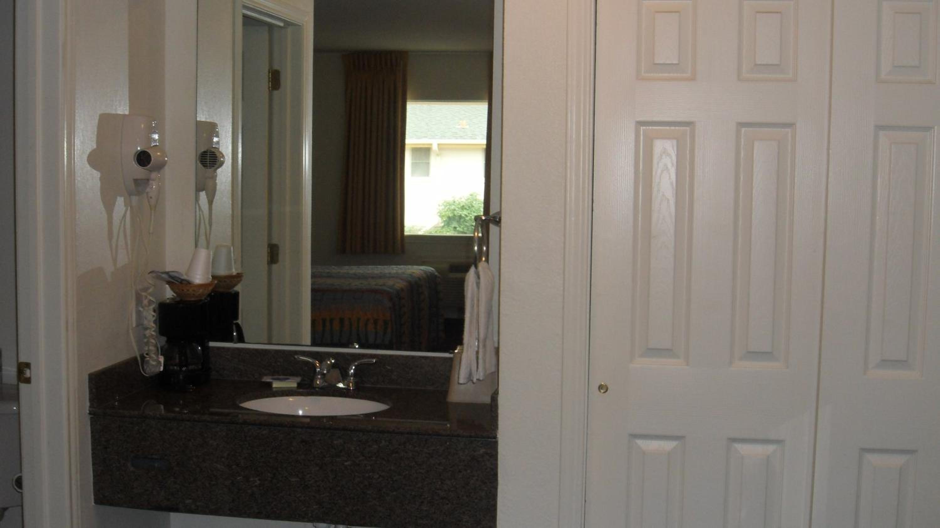 Deluxe King Room - Photo 4
