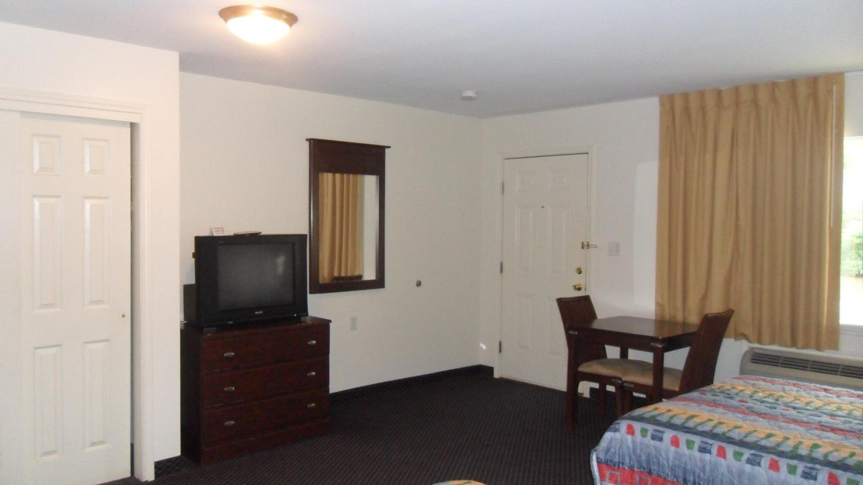 Double Room with Two Double Beds - Photo 9