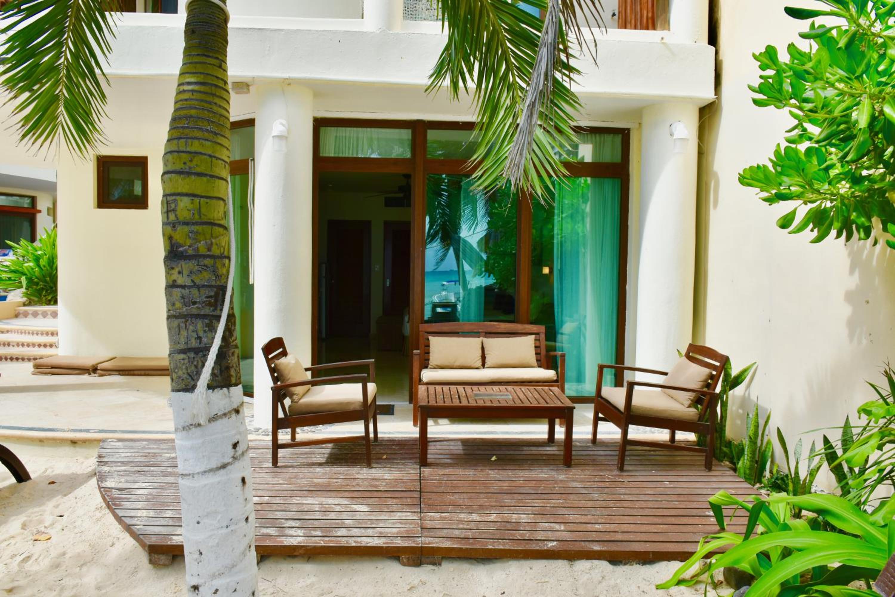 Ocean Front Studio - Photo 11