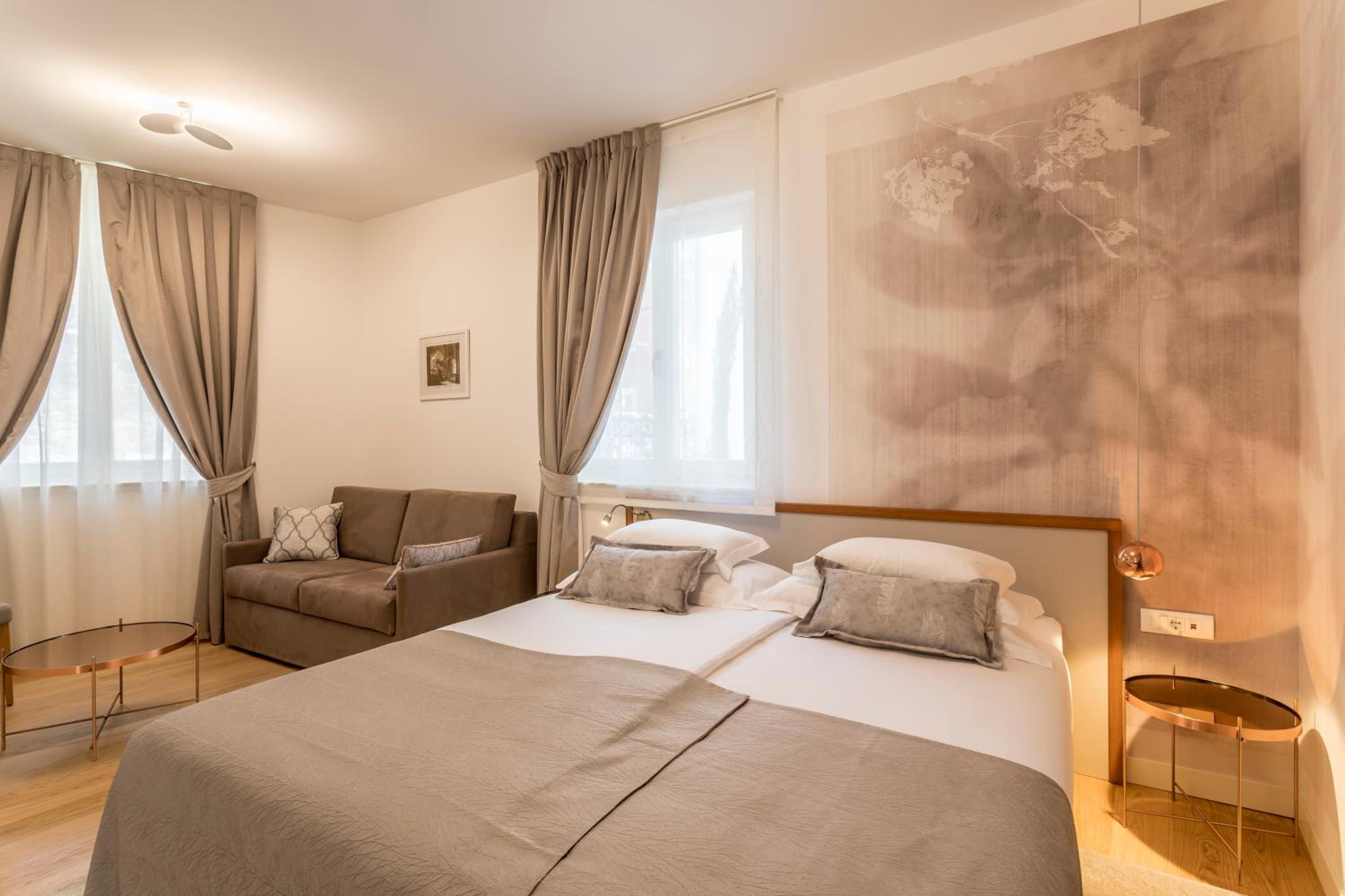 Double or Twin Room - Photo 6