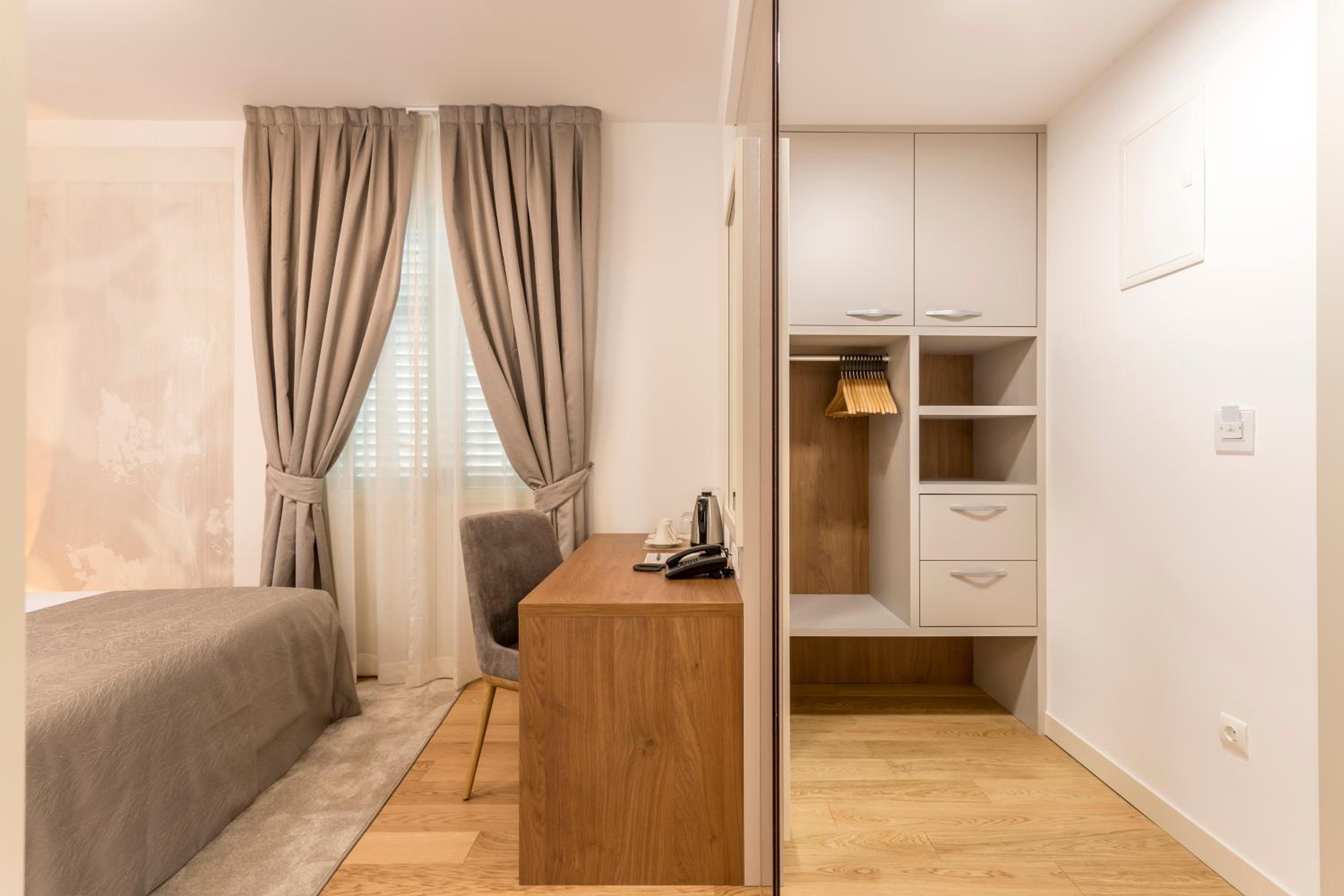Double or Twin Room - Photo 3