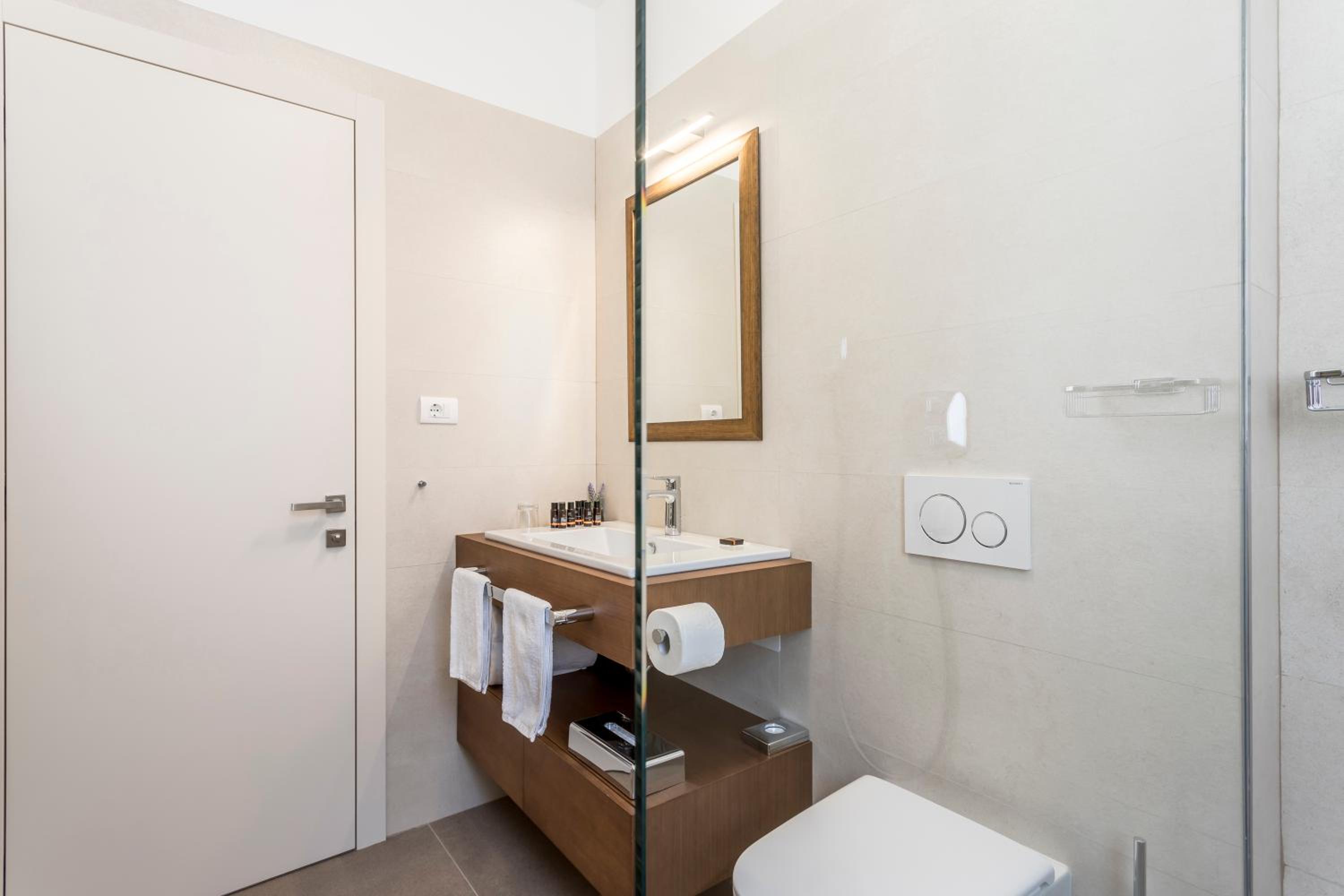 Double or Twin Room - Photo 11
