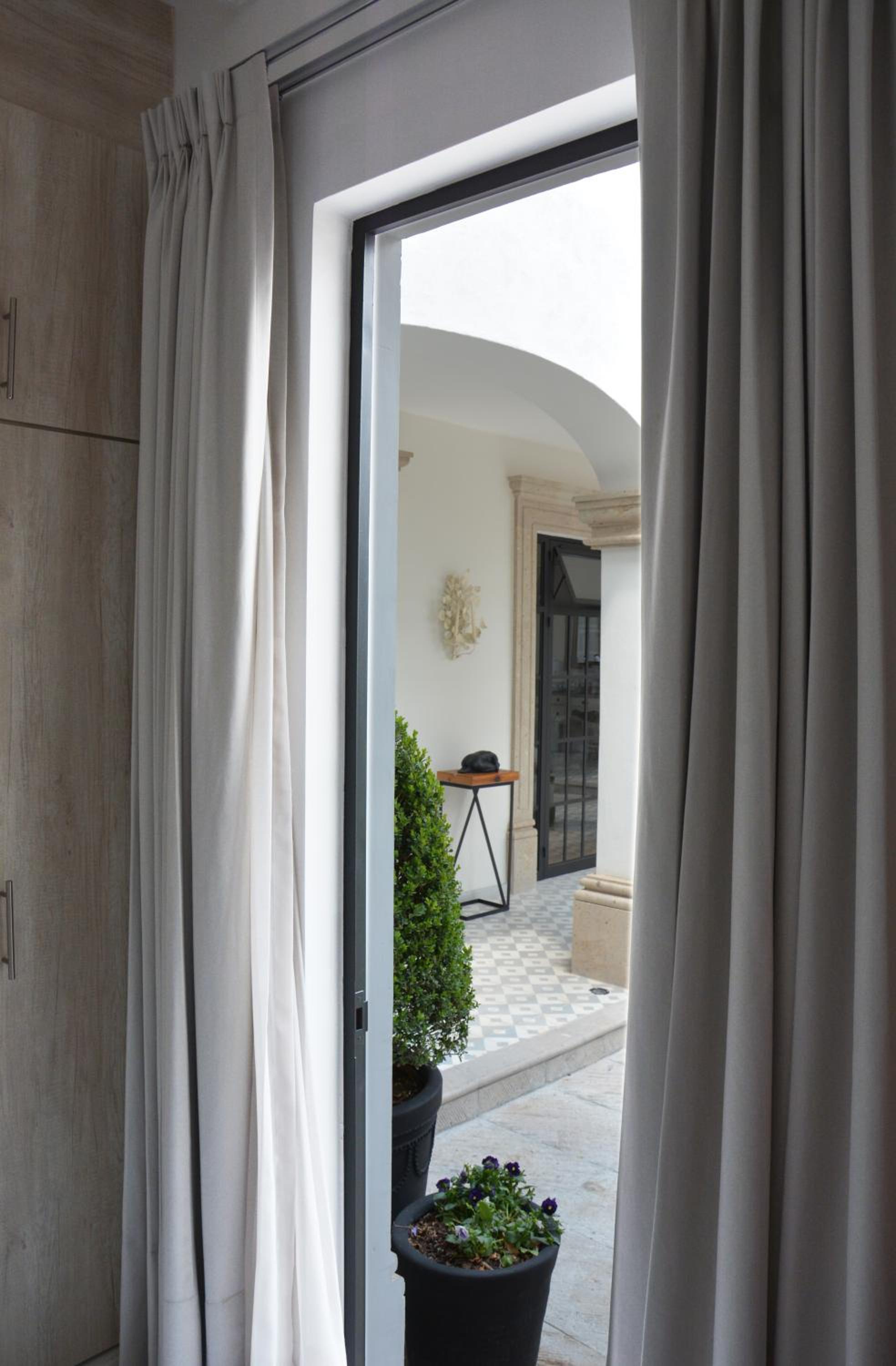 Deluxe Suite - Photo 3