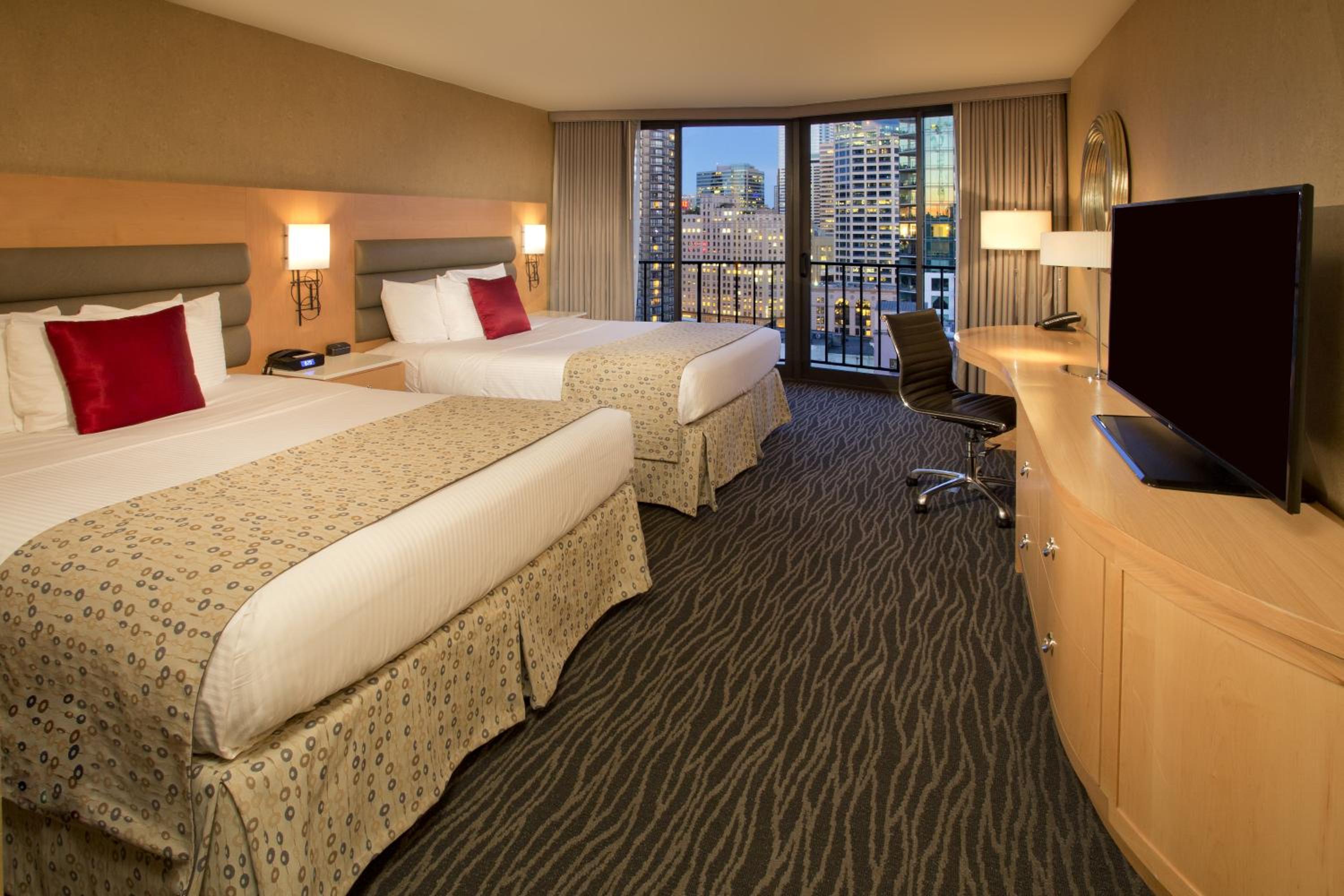 Executive Queen Room with Two Queen Beds with City View - Photo 1