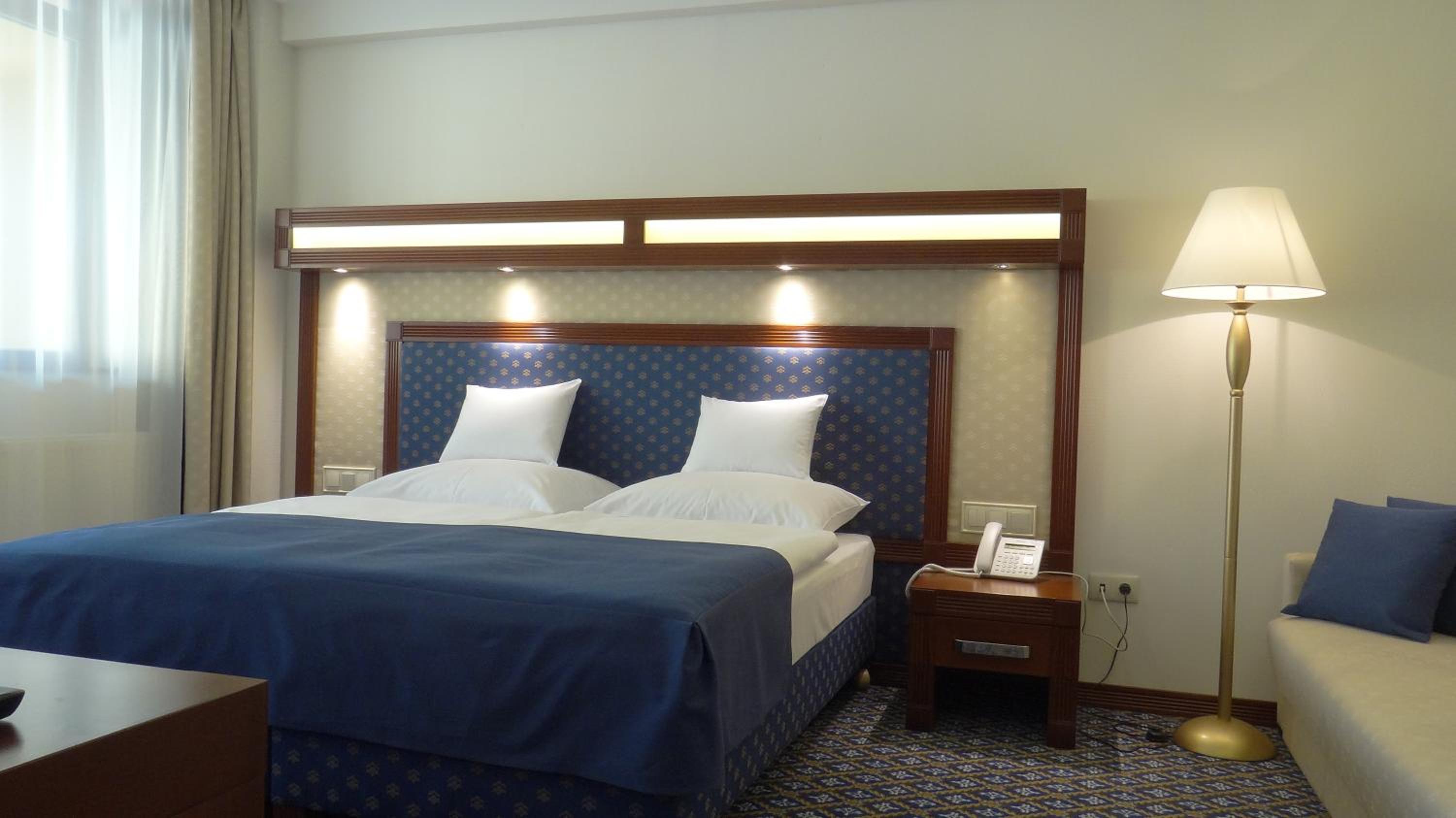 Deluxe Double Room with Balcony - Photo 5