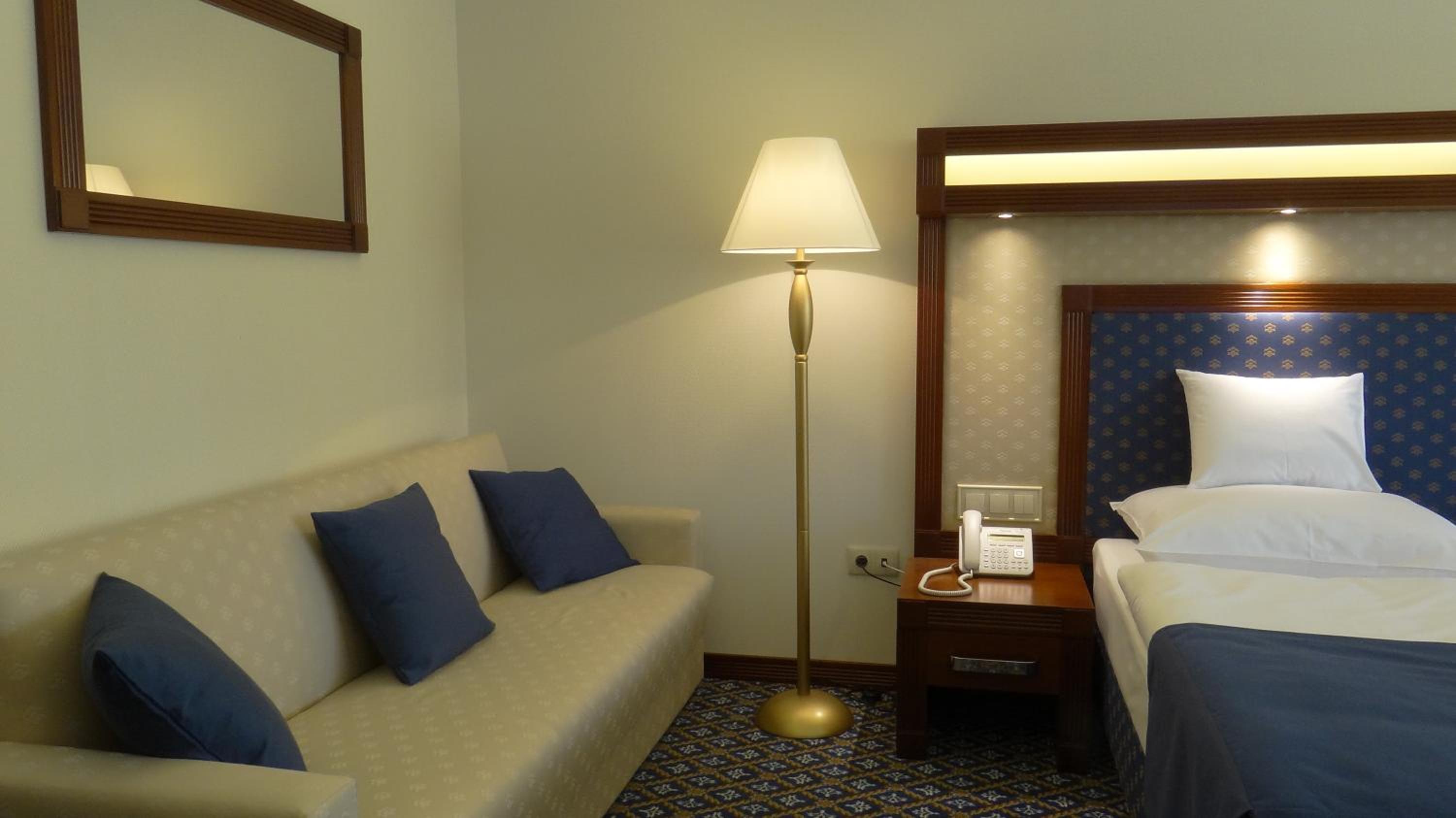 Family Room (2 Adults + 2 Children) - Photo 4