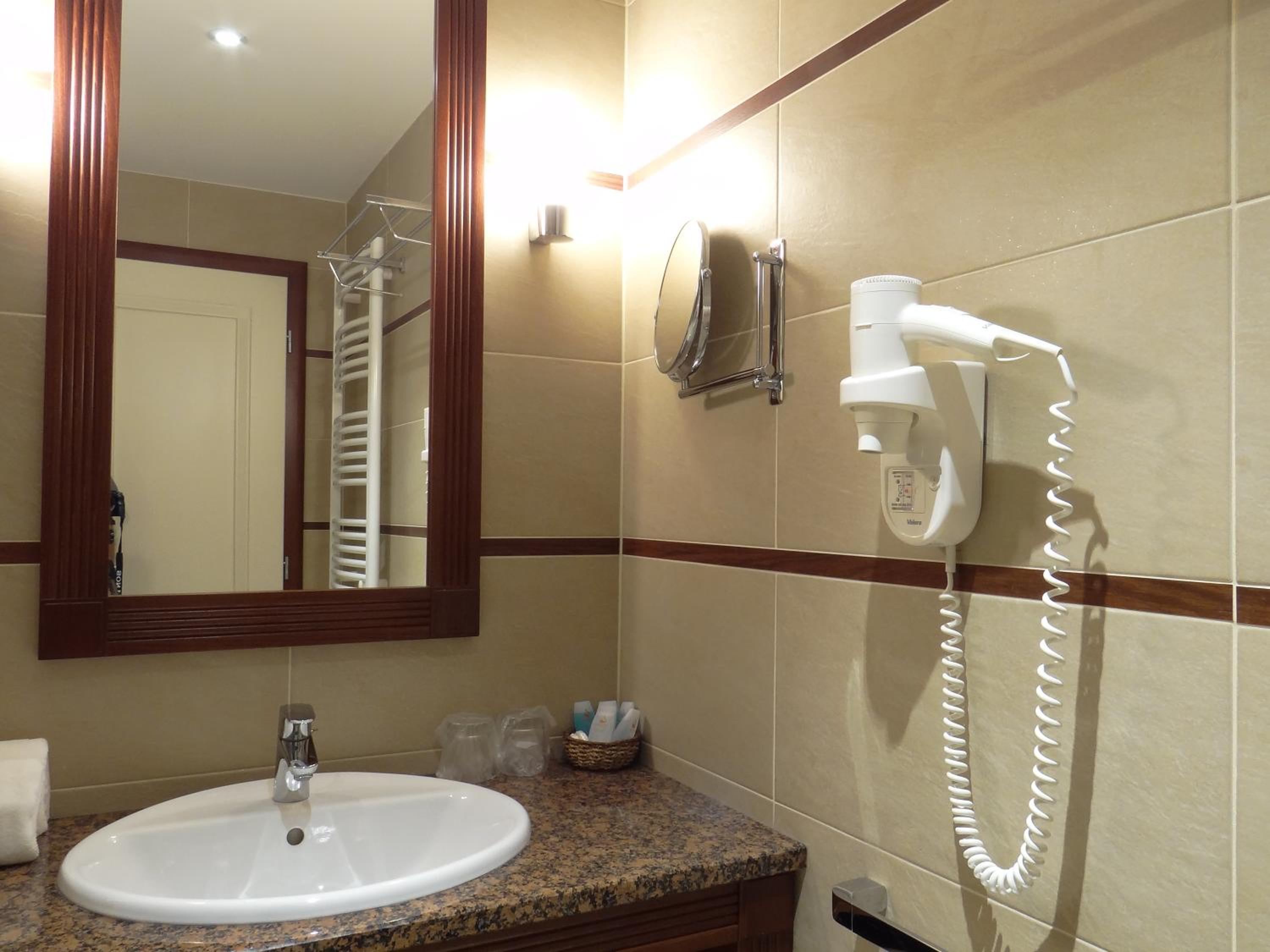 Superior Double or Twin Room - Photo 7