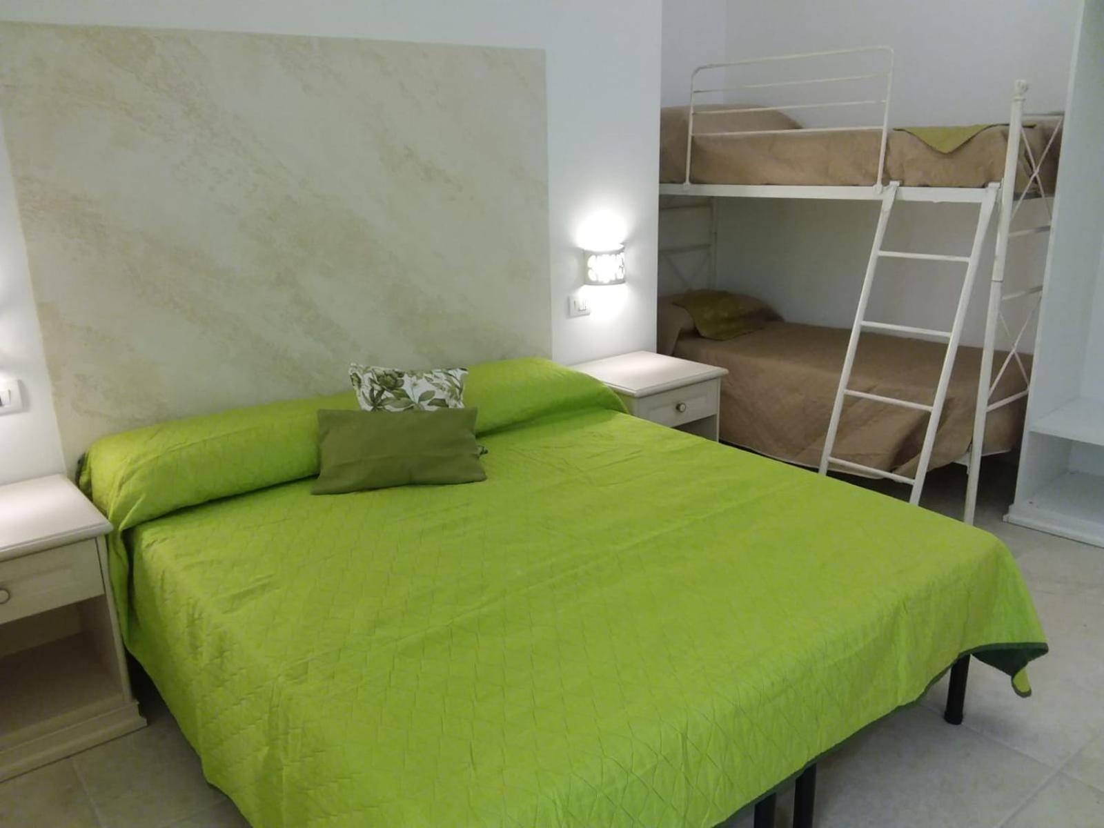 Quadruple Room - Disability Access - Photo 3