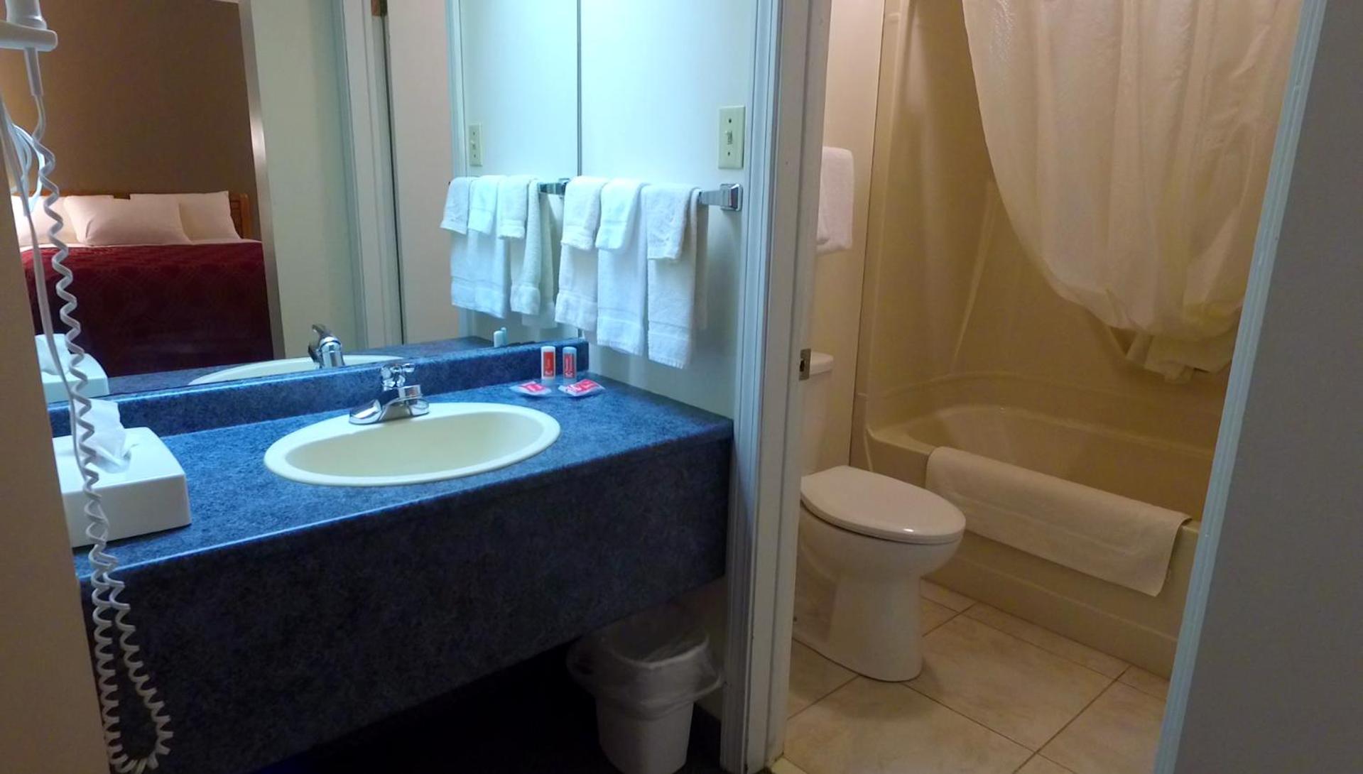 Efficiency Queen Room with Two Queen Beds - Non-Smoking - Photo 10